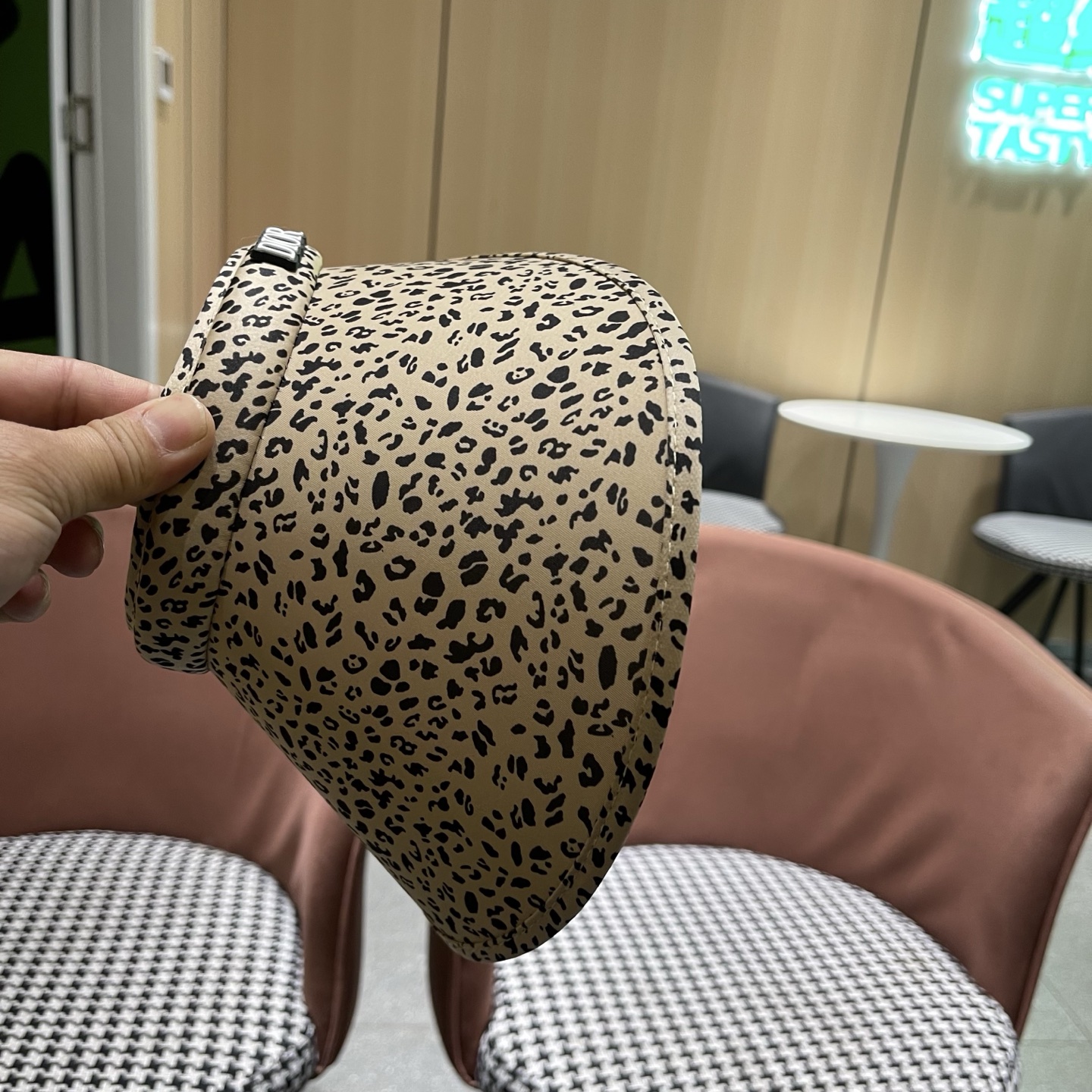 迪奥Dior 豹纹冰丝发箍空顶遮阳帽女夏季大帽檐防晒遮阳帽户外骑车时尚帽子