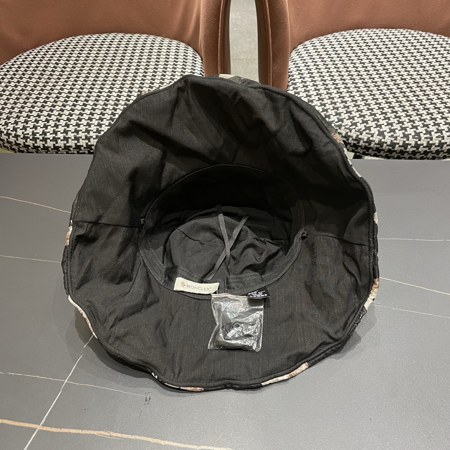 MONCLER（蒙口）印花遮阳帽女春夏季可折叠防晒太阳帽旅游渔夫帽夏