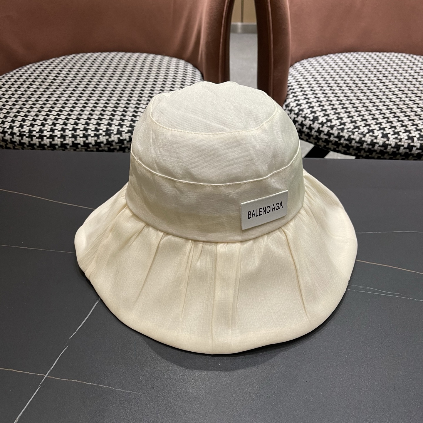 balenciaga 巴黎世家 新款遮阳帽子女士大帽檐渔夫帽户外防紫外线防晒帽