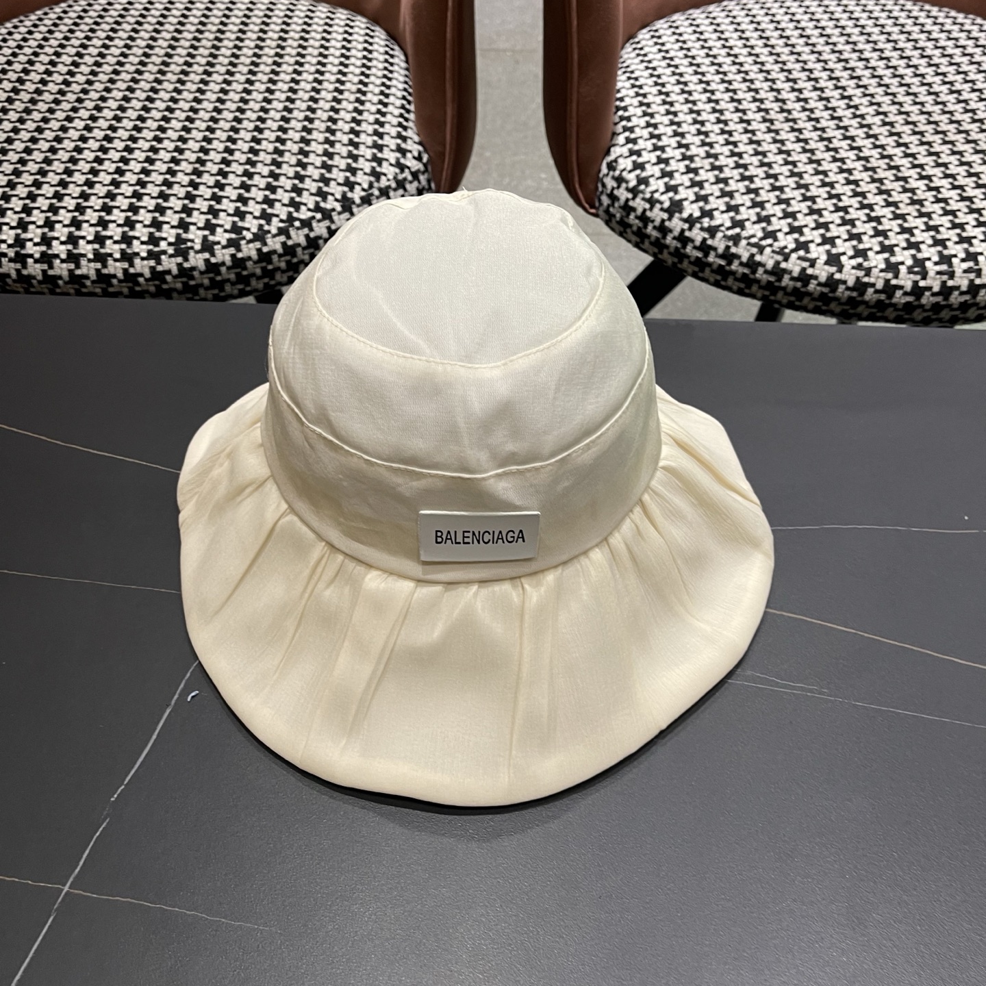 balenciaga 巴黎世家 新款遮阳帽子女士大帽檐渔夫帽户外防紫外线防晒帽