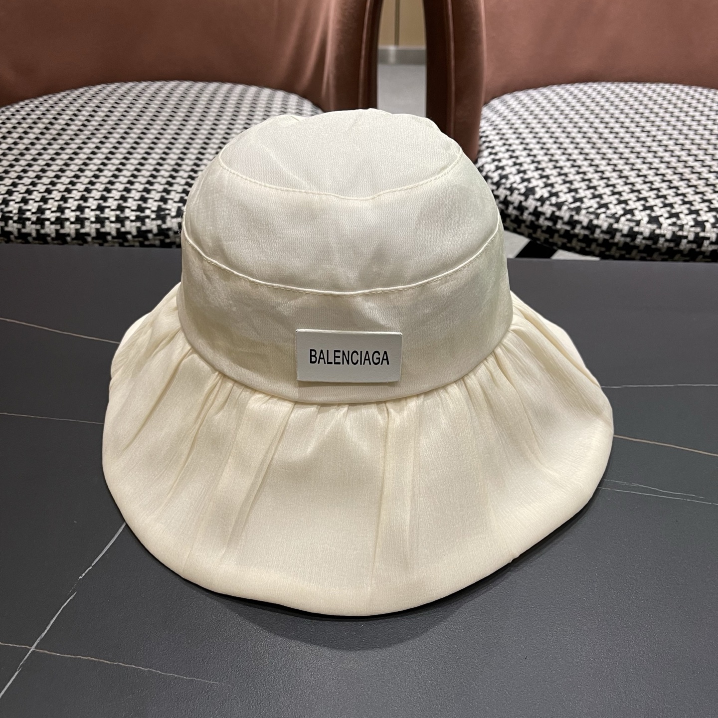 balenciaga 巴黎世家 新款遮阳帽子女士大帽檐渔夫帽户外防紫外线防晒帽