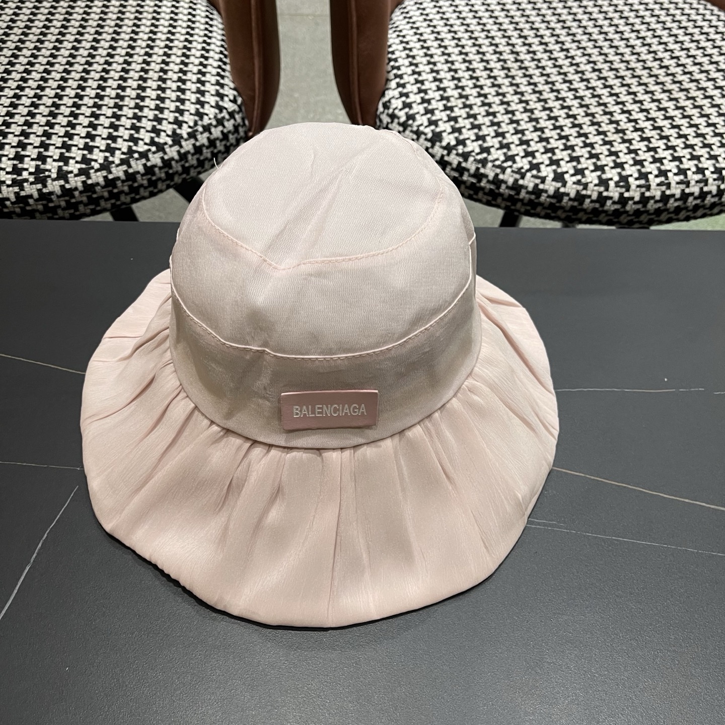 balenciaga 巴黎世家 新款遮阳帽子女士大帽檐渔夫帽户外防紫外线防晒帽