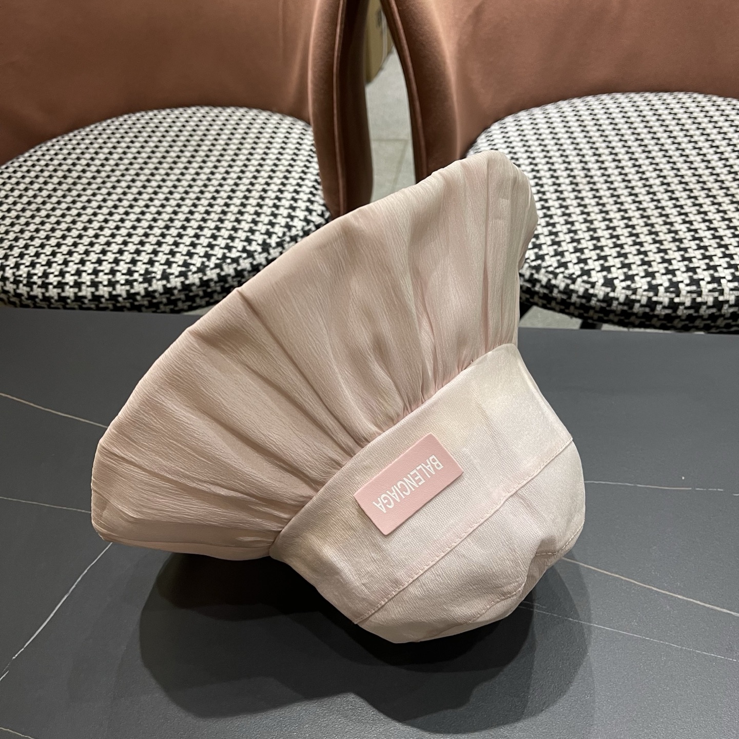 balenciaga 巴黎世家 新款遮阳帽子女士大帽檐渔夫帽户外防紫外线防晒帽