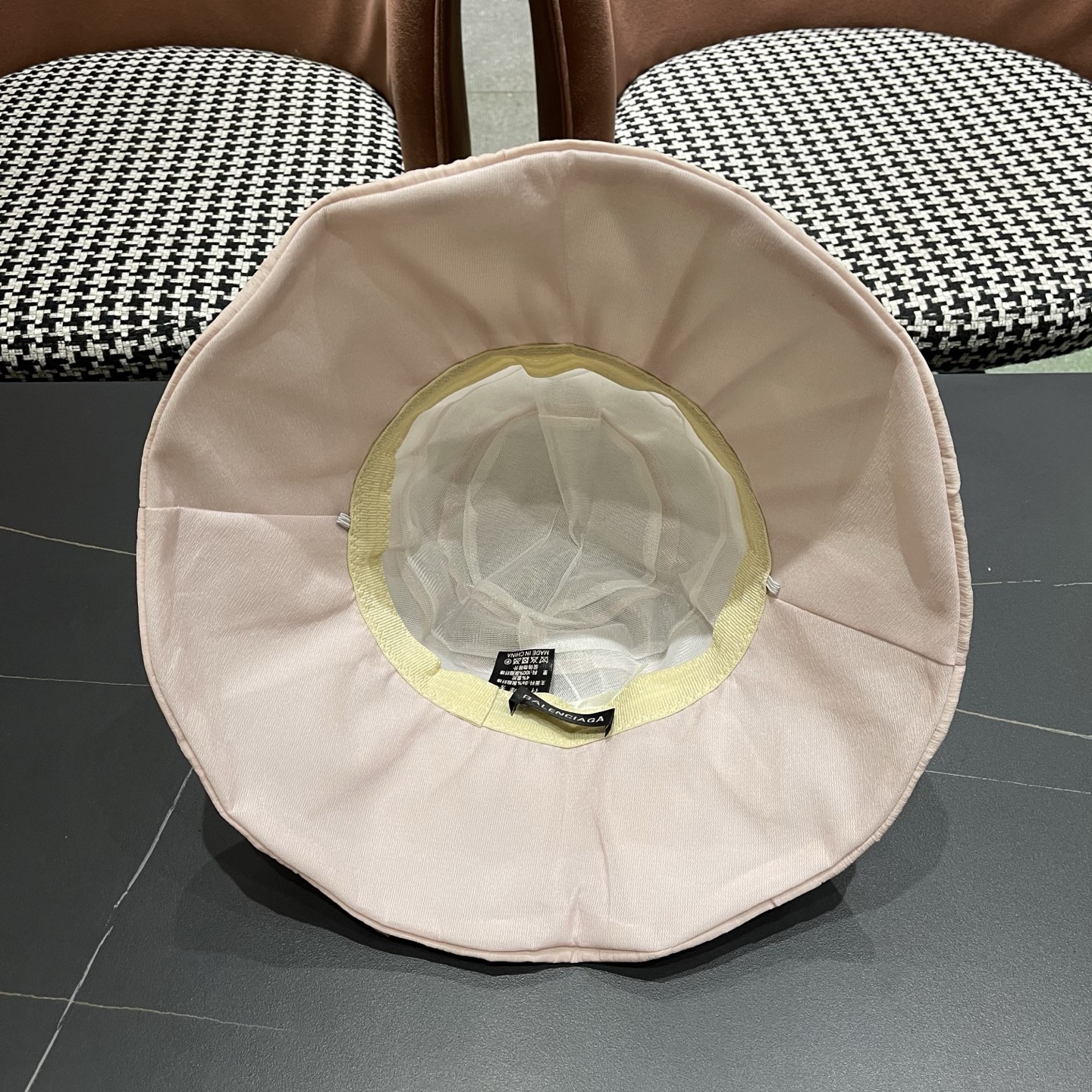 balenciaga 巴黎世家 新款遮阳帽子女士大帽檐渔夫帽户外防紫外线防晒帽