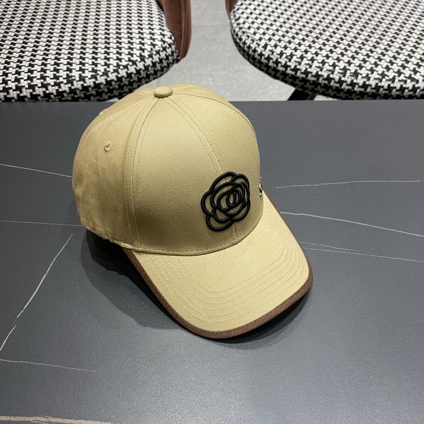 🧢【CHANEL 香奈儿】日韩时尚潮流❤️❤️❤️纯棉棒球帽原单品质火爆款来袭🎩工艺精美高档大气！旅游出行方便携带！
