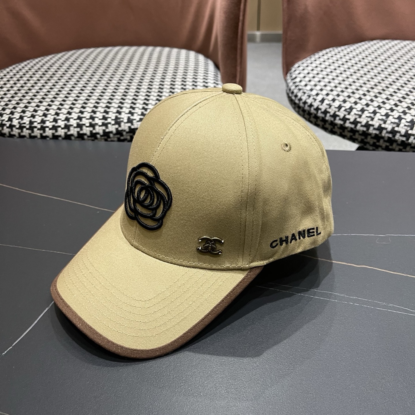 🧢【CHANEL 香奈儿】日韩时尚潮流❤️❤️❤️纯棉棒球帽原单品质火爆款来袭🎩工艺精美高档大气！旅游出行方便携带！