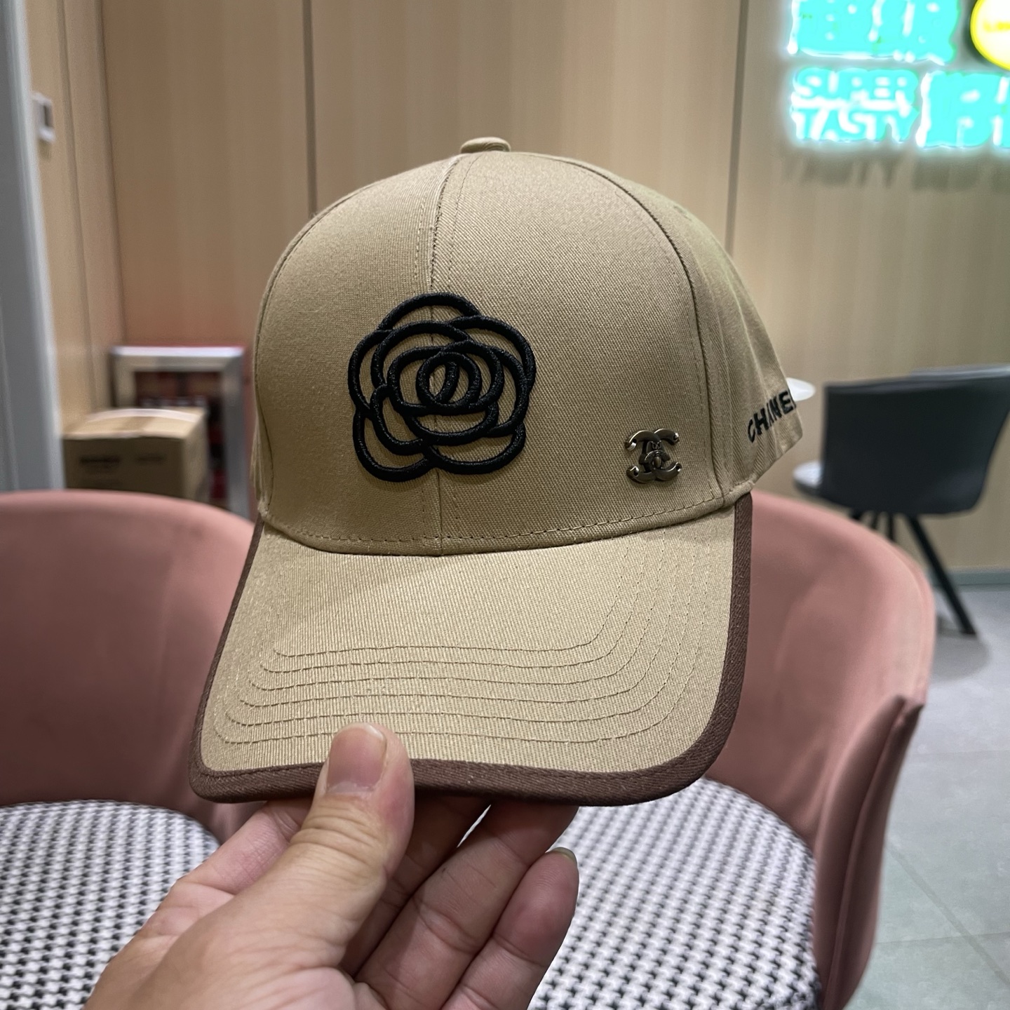 🧢【CHANEL 香奈儿】日韩时尚潮流❤️❤️❤️纯棉棒球帽原单品质火爆款来袭🎩工艺精美高档大气！旅游出行方便携带！