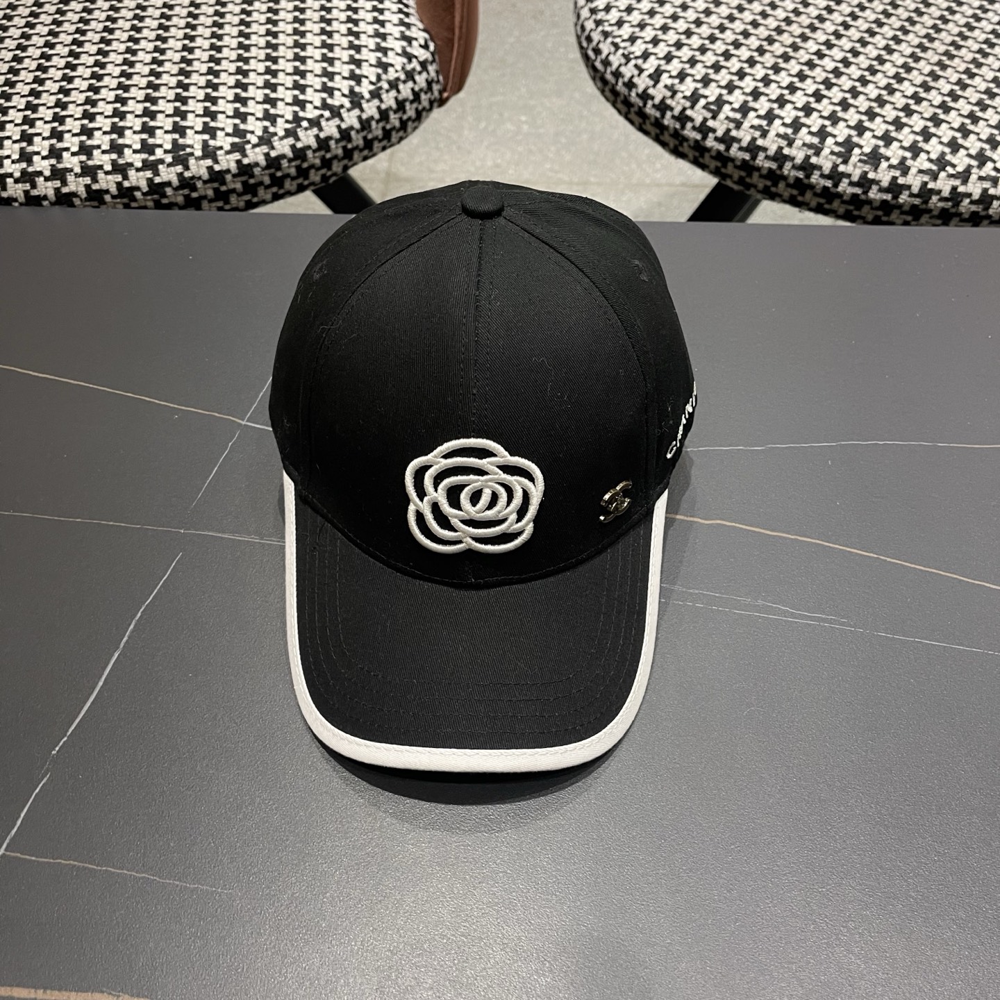 🧢【CHANEL 香奈儿】日韩时尚潮流❤️❤️❤️纯棉棒球帽原单品质火爆款来袭🎩工艺精美高档大气！旅游出行方便携带！