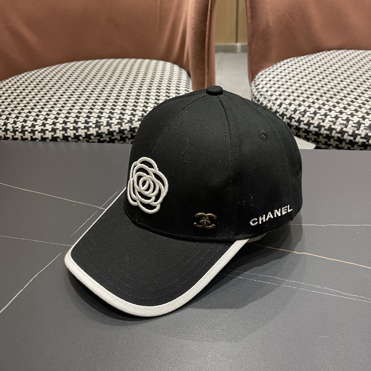 🧢【CHANEL 香奈儿】日韩时尚潮流❤️❤️❤️纯棉棒球帽原单品质火爆款来袭🎩工艺精美高档大气！旅游出行方便携带！
