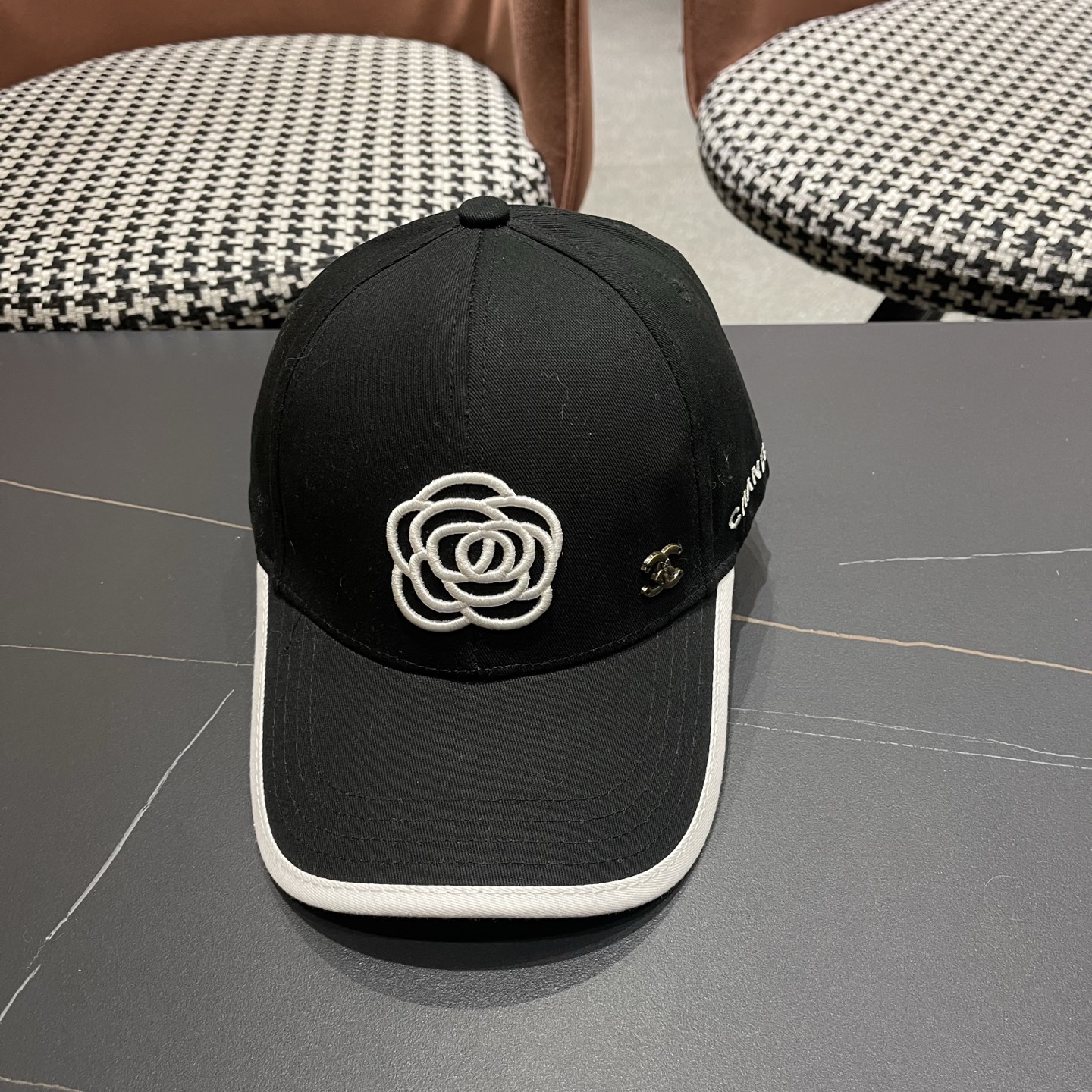 🧢【CHANEL 香奈儿】日韩时尚潮流❤️❤️❤️纯棉棒球帽原单品质火爆款来袭🎩工艺精美高档大气！旅游出行方便携带！