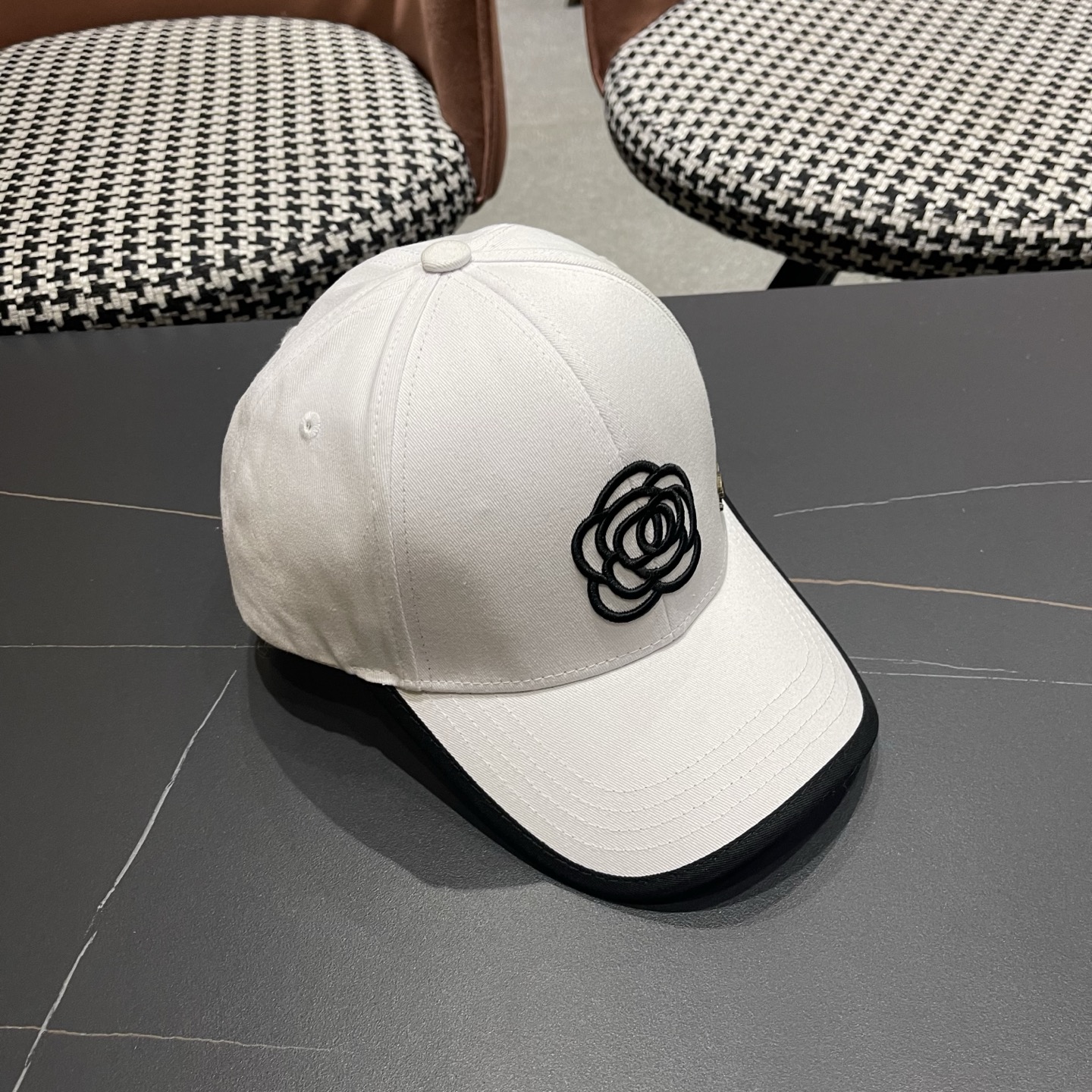 🧢【CHANEL 香奈儿】日韩时尚潮流❤️❤️❤️纯棉棒球帽原单品质火爆款来袭🎩工艺精美高档大气！旅游出行方便携带！