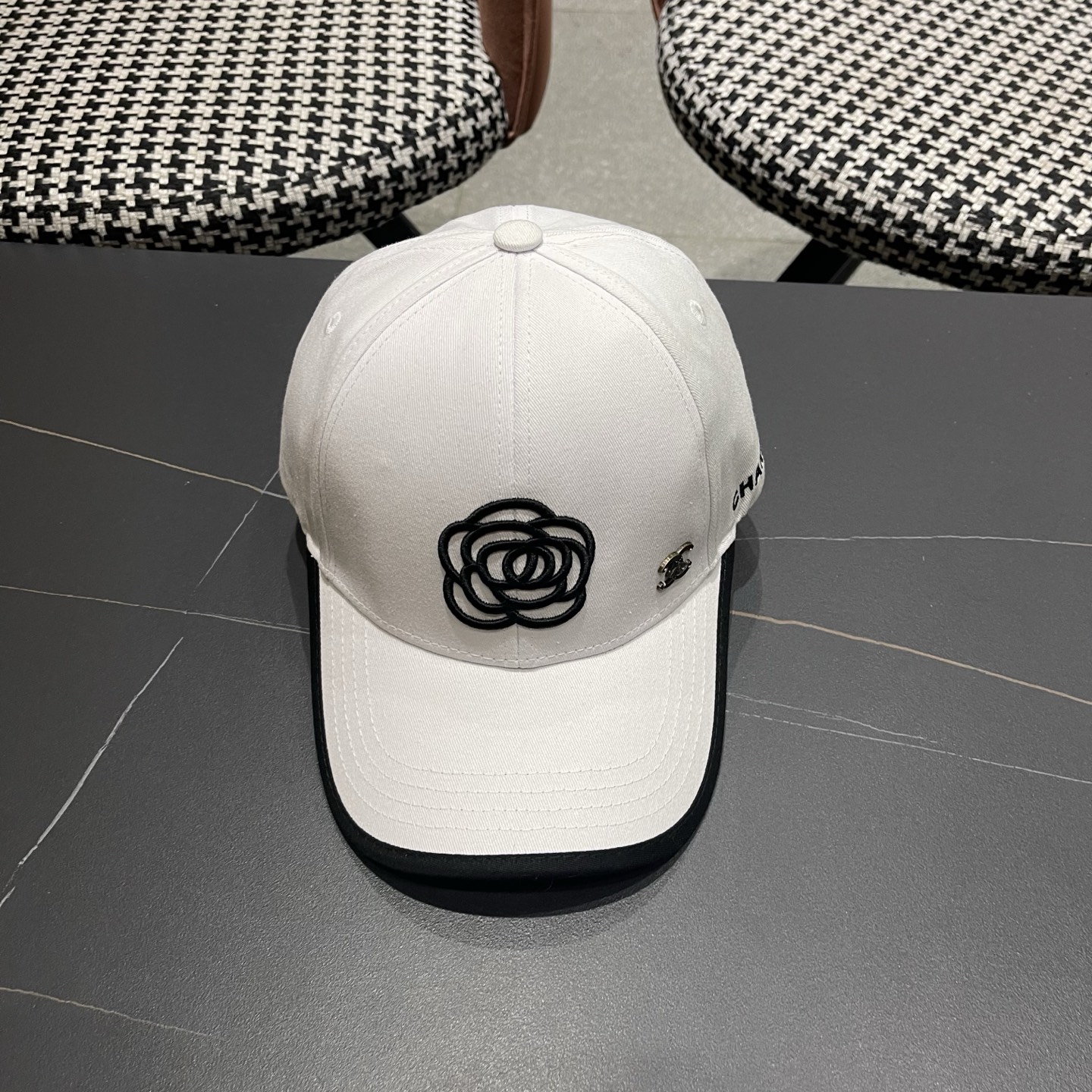 🧢【CHANEL 香奈儿】日韩时尚潮流❤️❤️❤️纯棉棒球帽原单品质火爆款来袭🎩工艺精美高档大气！旅游出行方便携带！