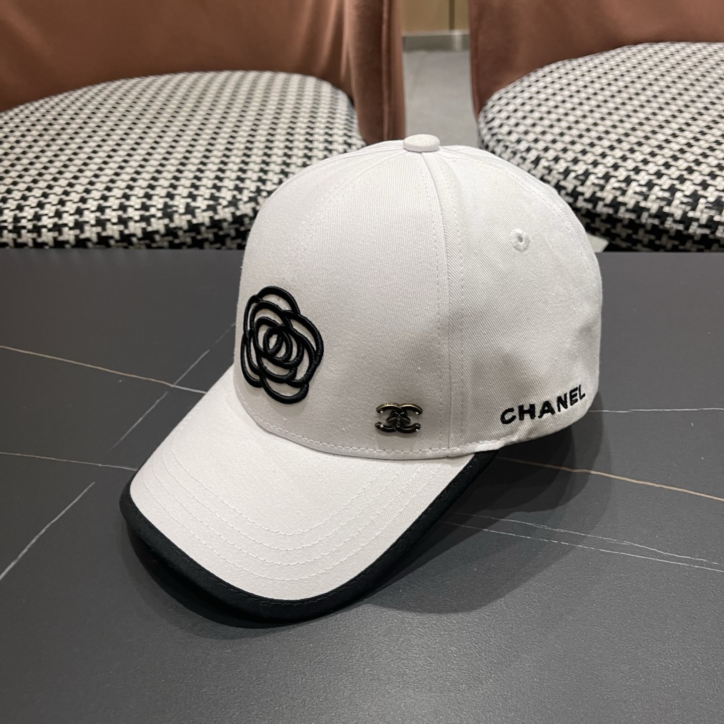🧢【CHANEL 香奈儿】日韩时尚潮流❤️❤️❤️纯棉棒球帽原单品质火爆款来袭🎩工艺精美高档大气！旅游出行方便携带！