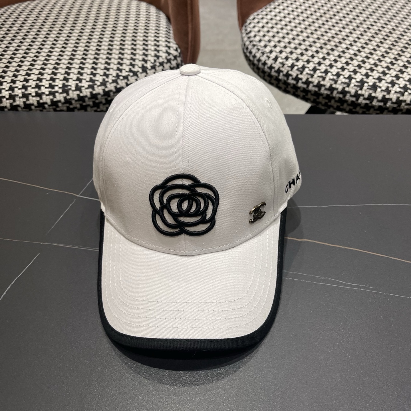 🧢【CHANEL 香奈儿】日韩时尚潮流❤️❤️❤️纯棉棒球帽原单品质火爆款来袭🎩工艺精美高档大气！旅游出行方便携带！