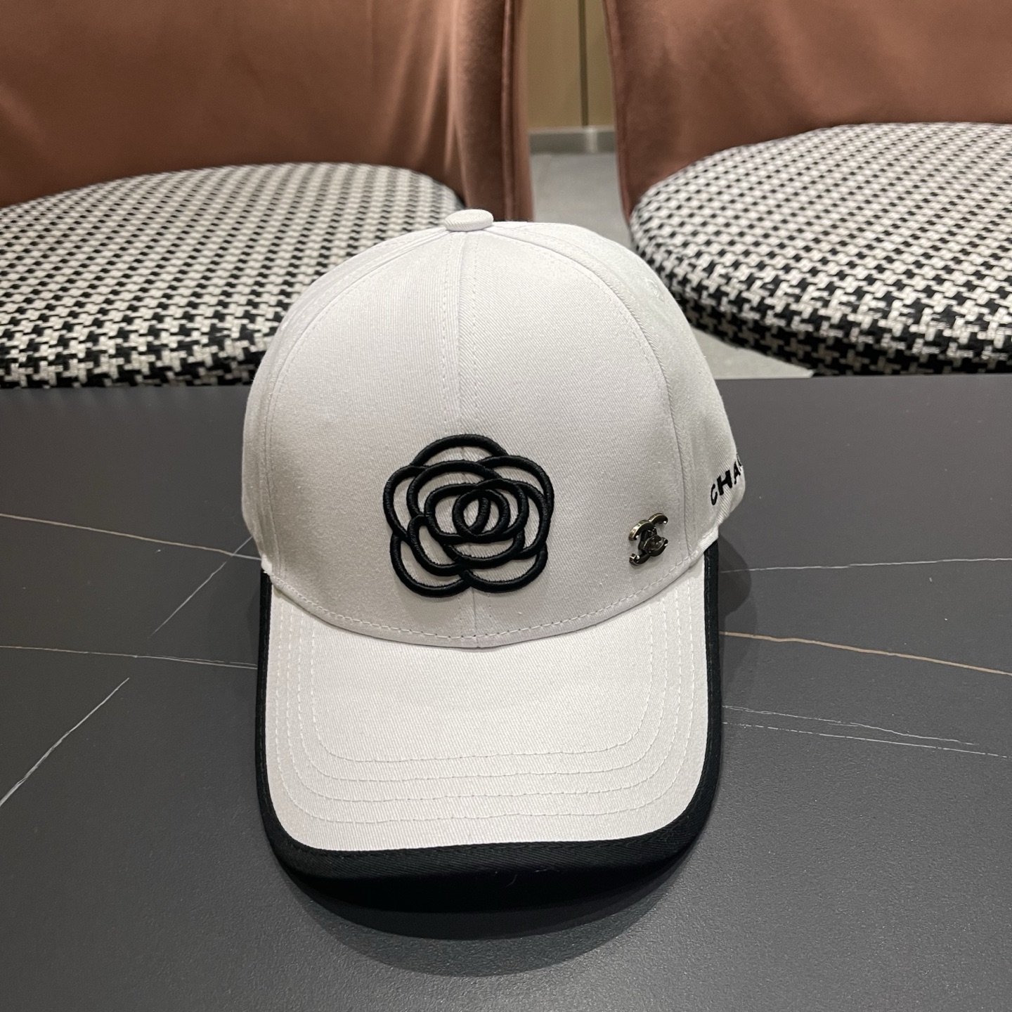 🧢【CHANEL 香奈儿】日韩时尚潮流❤️❤️❤️纯棉棒球帽原单品质火爆款来袭🎩工艺精美高档大气！旅游出行方便携带！