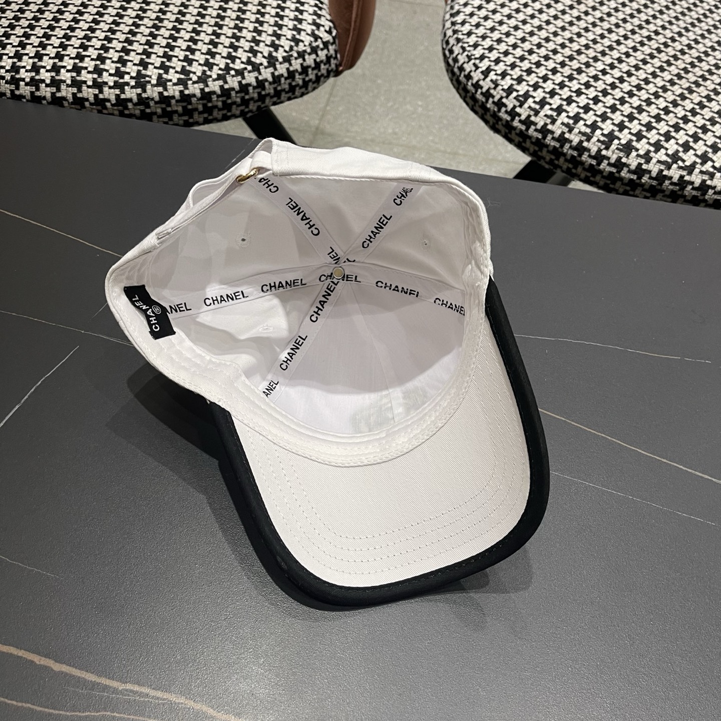 🧢【CHANEL 香奈儿】日韩时尚潮流❤️❤️❤️纯棉棒球帽原单品质火爆款来袭🎩工艺精美高档大气！旅游出行方便携带！