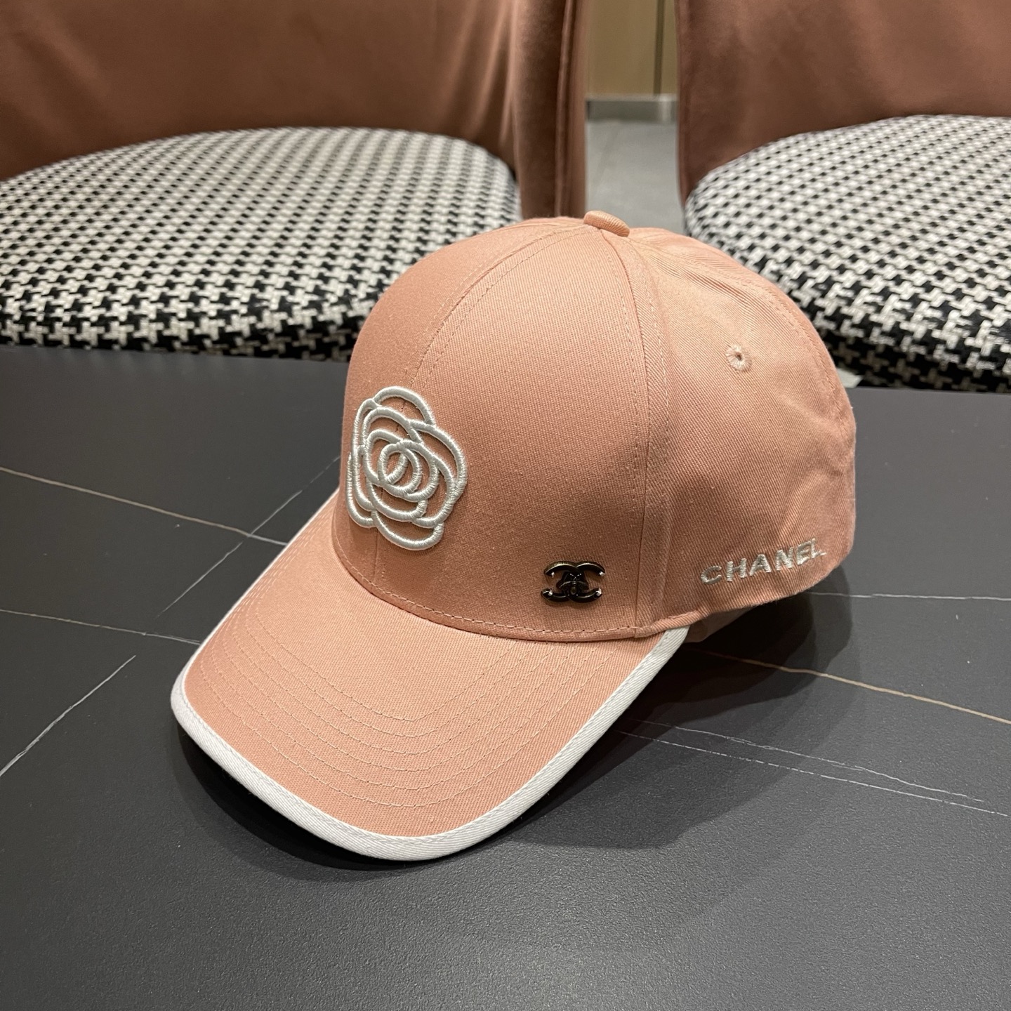 🧢【CHANEL 香奈儿】日韩时尚潮流❤️❤️❤️纯棉棒球帽原单品质火爆款来袭🎩工艺精美高档大气！旅游出行方便携带！