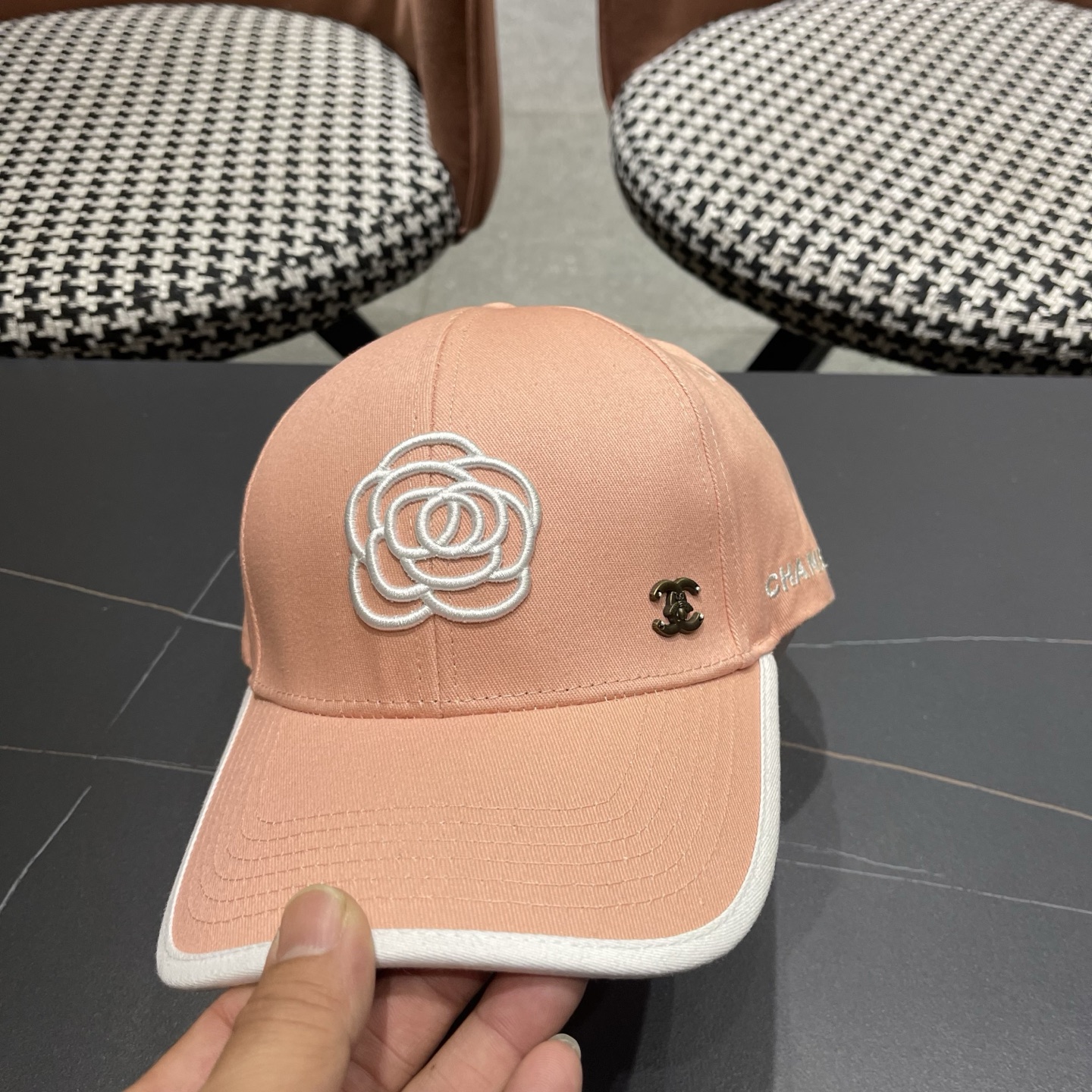 🧢【CHANEL 香奈儿】日韩时尚潮流❤️❤️❤️纯棉棒球帽原单品质火爆款来袭🎩工艺精美高档大气！旅游出行方便携带！