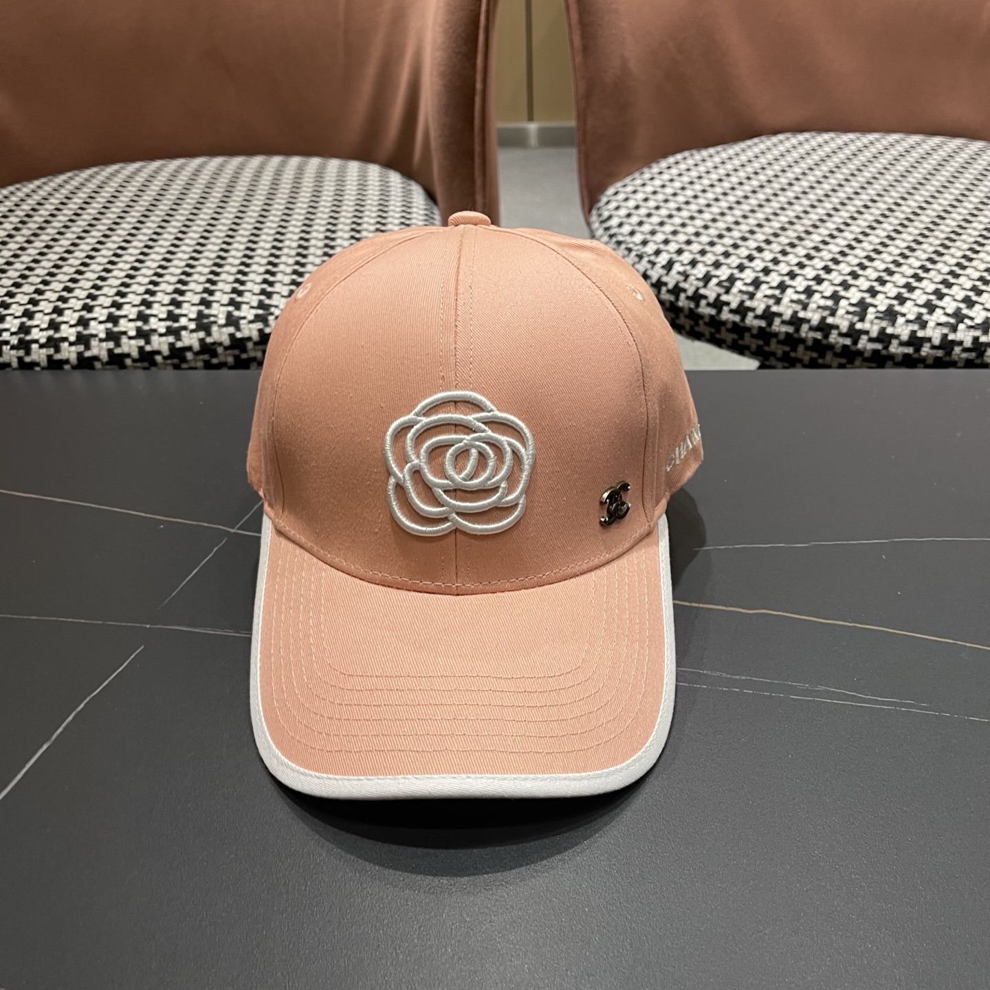 🧢【CHANEL 香奈儿】日韩时尚潮流❤️❤️❤️纯棉棒球帽原单品质火爆款来袭🎩工艺精美高档大气！旅游出行方便携带！