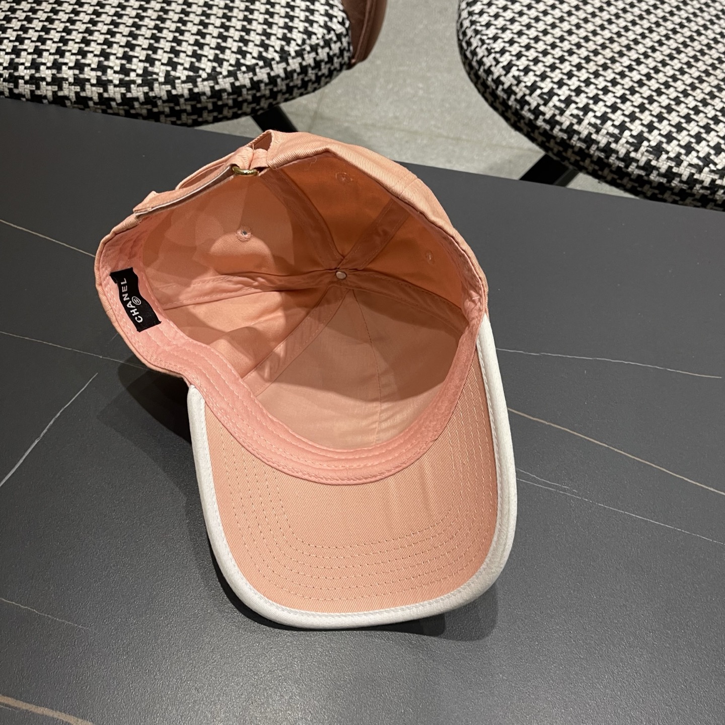 🧢【CHANEL 香奈儿】日韩时尚潮流❤️❤️❤️纯棉棒球帽原单品质火爆款来袭🎩工艺精美高档大气！旅游出行方便携带！