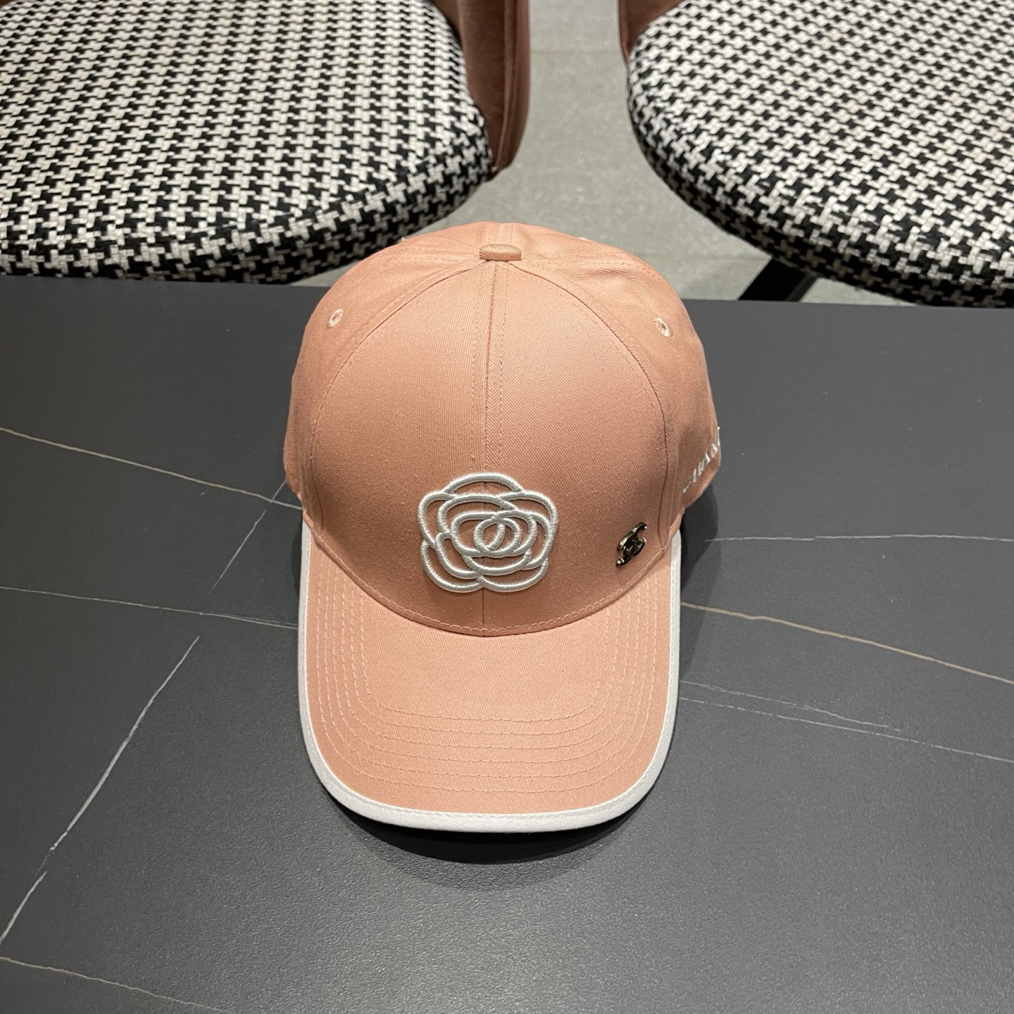 🧢【CHANEL 香奈儿】日韩时尚潮流❤️❤️❤️纯棉棒球帽原单品质火爆款来袭🎩工艺精美高档大气！旅游出行方便携带！