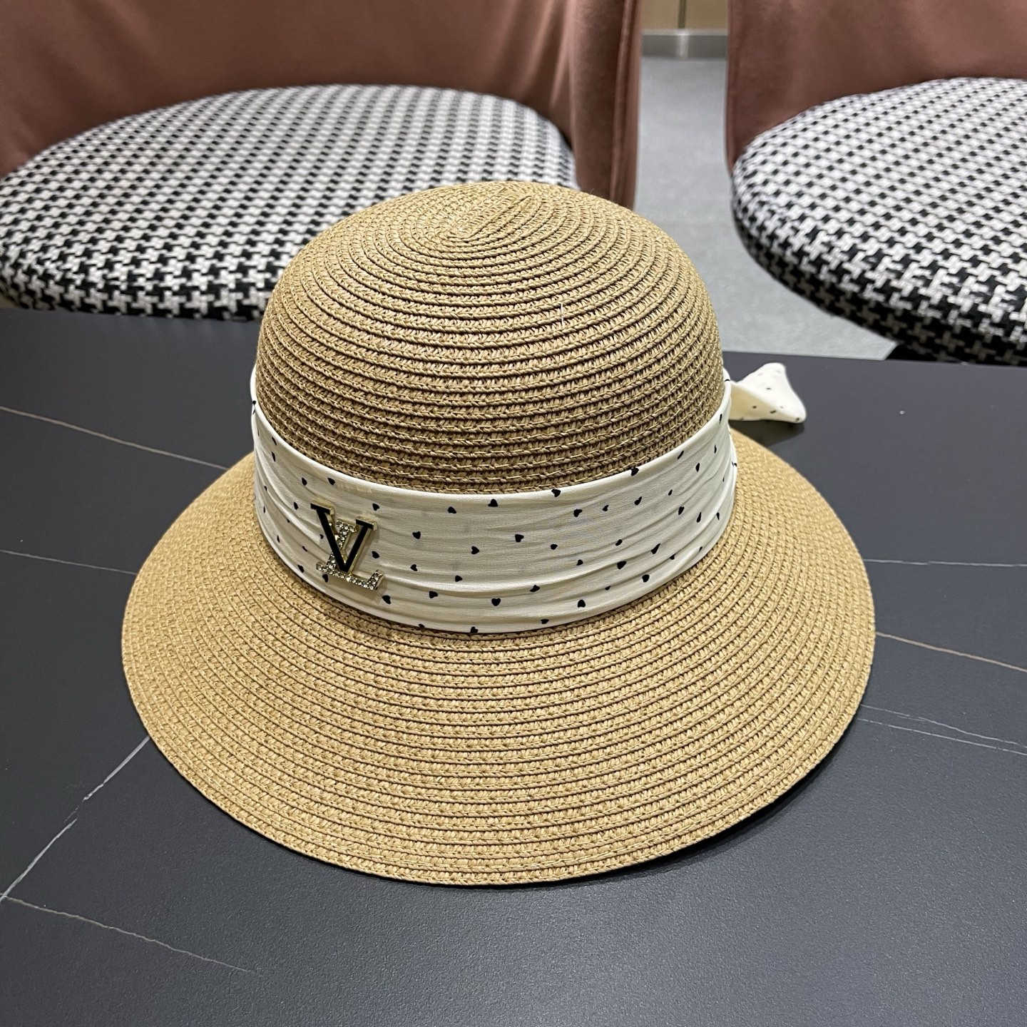 LV 路易威登新款遮阳草帽沙滩风格，简约大方，新款帽型超美腻，出门必带