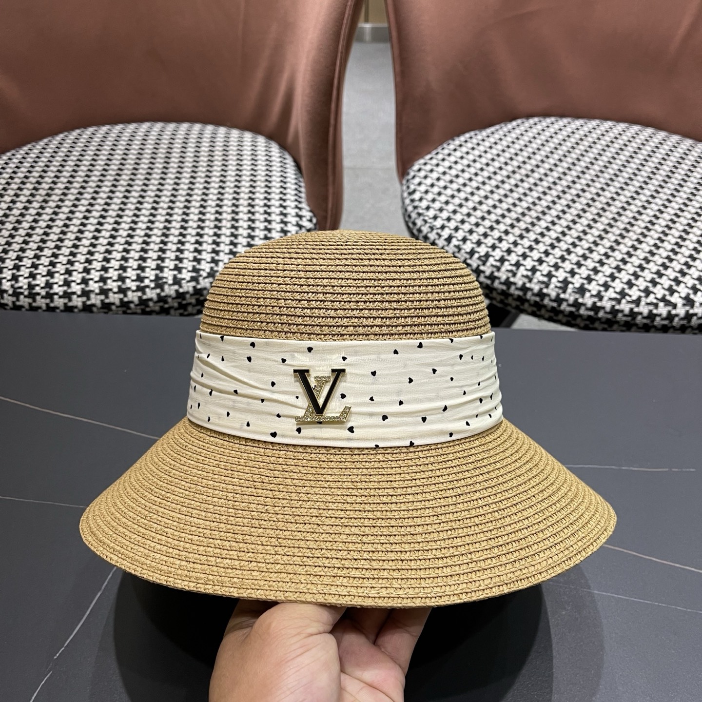 LV 路易威登新款遮阳草帽沙滩风格，简约大方，新款帽型超美腻，出门必带