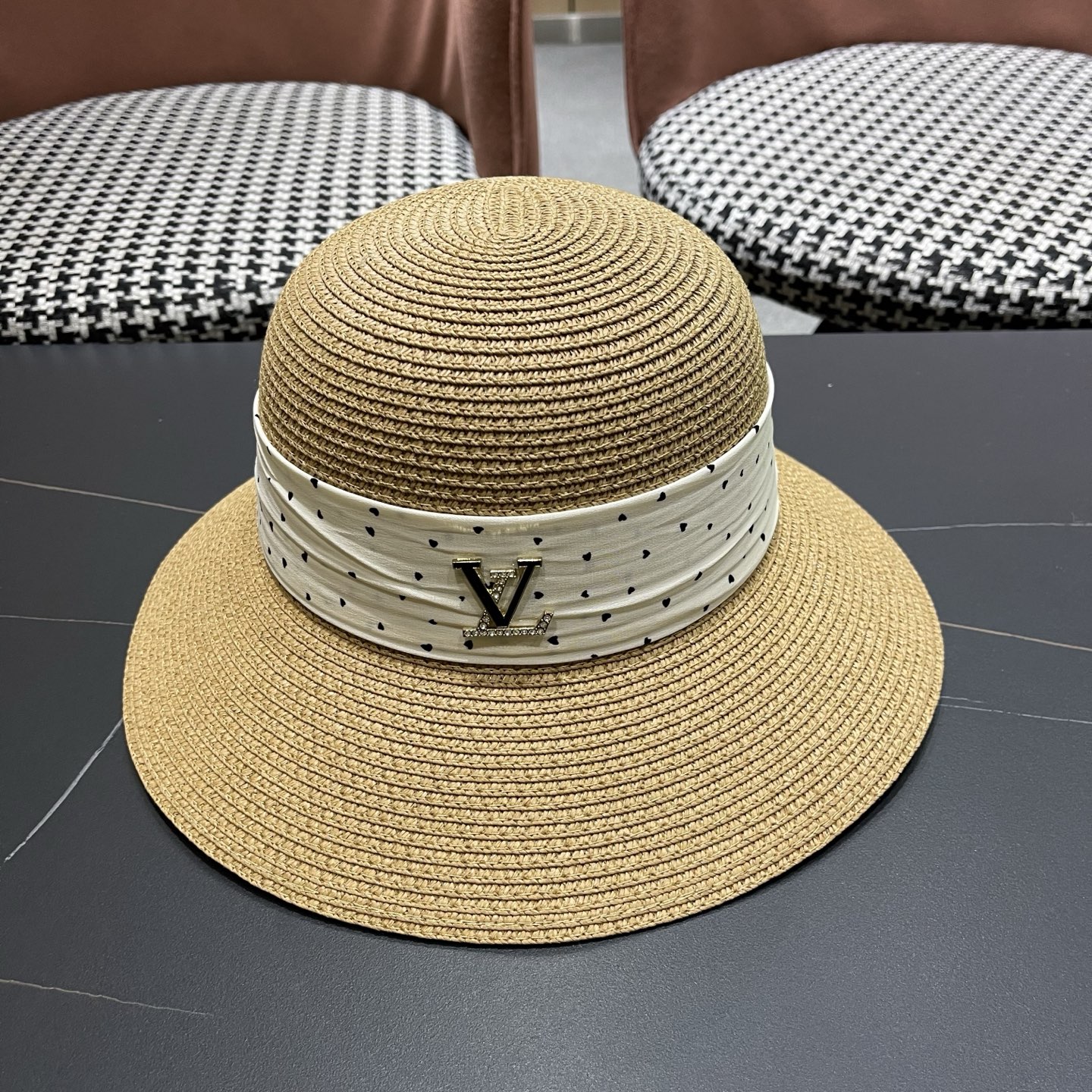 LV 路易威登新款遮阳草帽沙滩风格，简约大方，新款帽型超美腻，出门必带