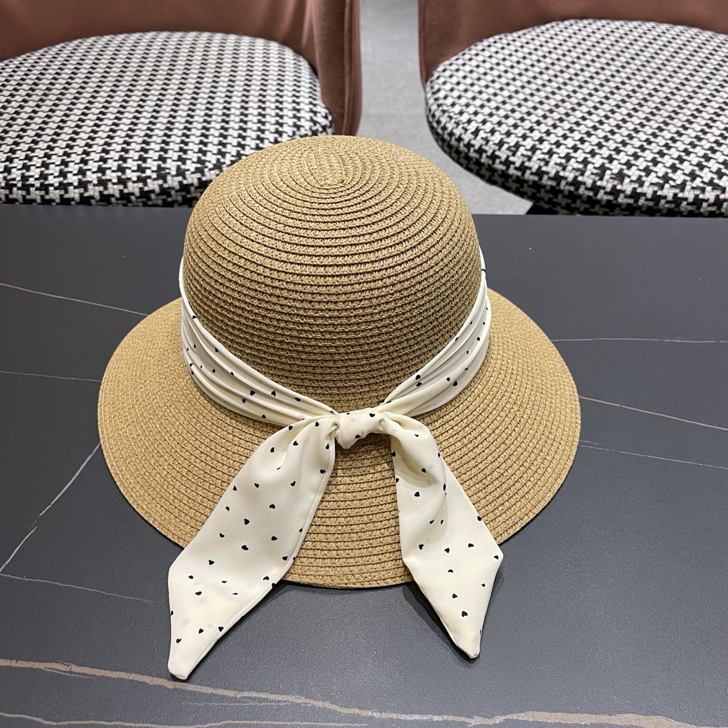 LV 路易威登新款遮阳草帽沙滩风格，简约大方，新款帽型超美腻，出门必带