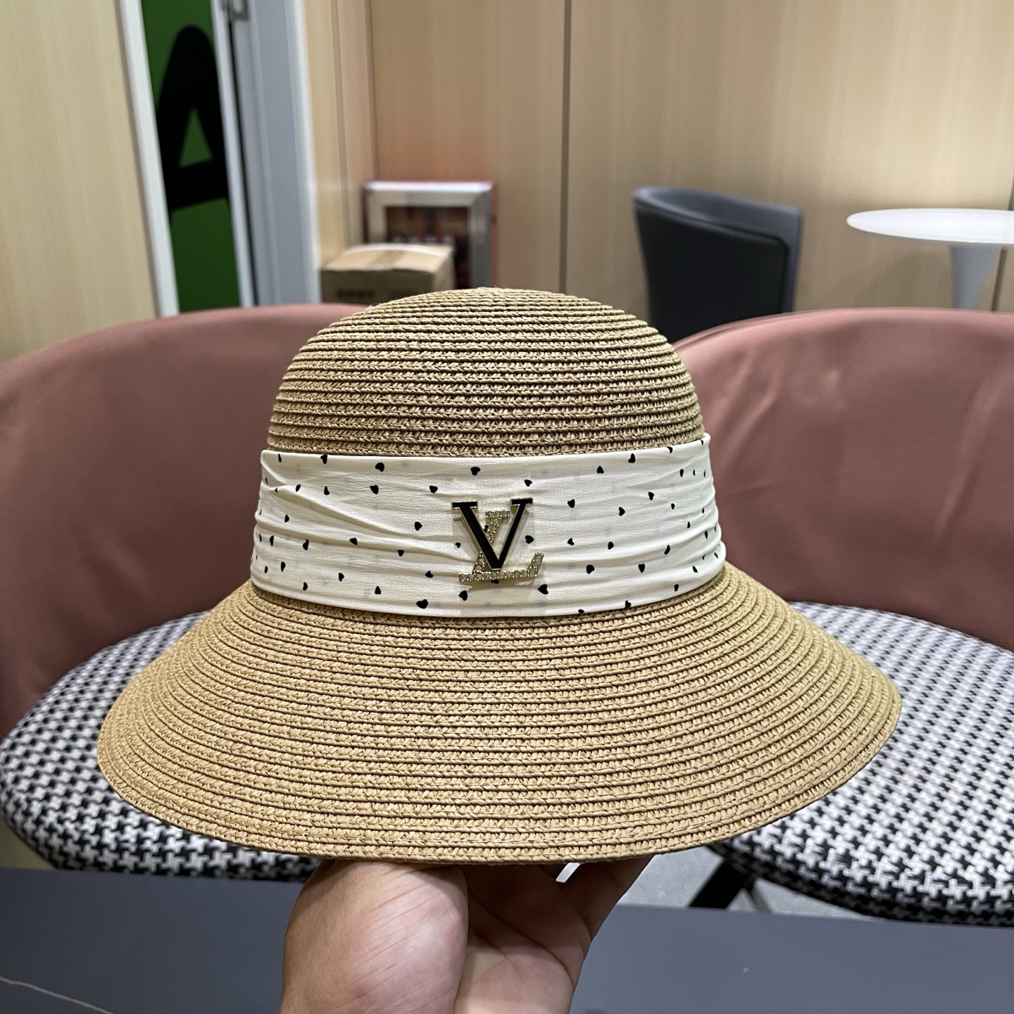 LV 路易威登新款遮阳草帽沙滩风格，简约大方，新款帽型超美腻，出门必带