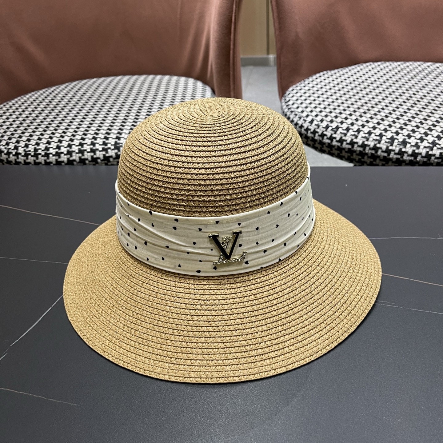 LV 路易威登新款遮阳草帽沙滩风格，简约大方，新款帽型超美腻，出门必带