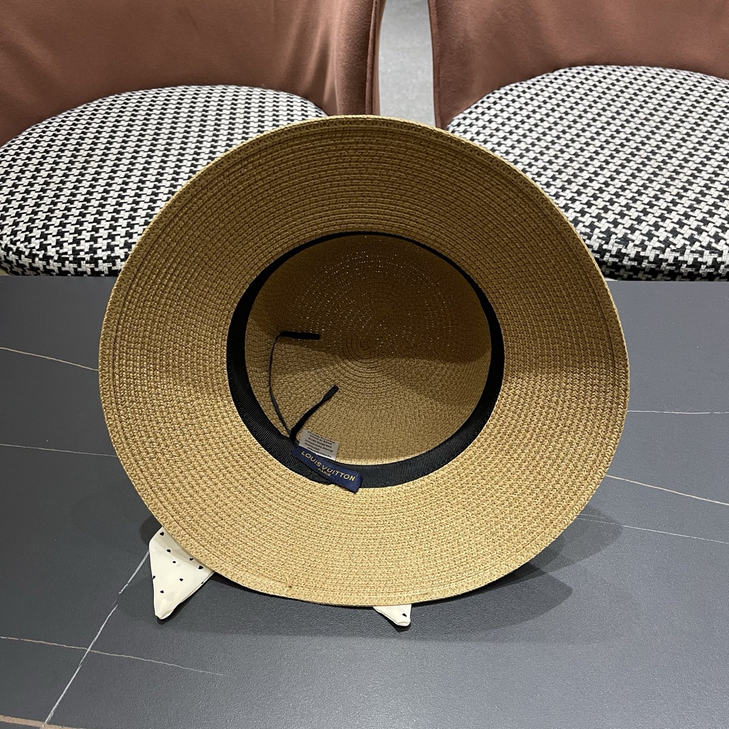 LV 路易威登新款遮阳草帽沙滩风格，简约大方，新款帽型超美腻，出门必带