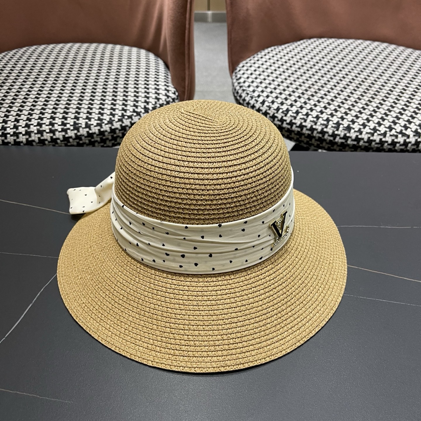 LV 路易威登新款遮阳草帽沙滩风格，简约大方，新款帽型超美腻，出门必带