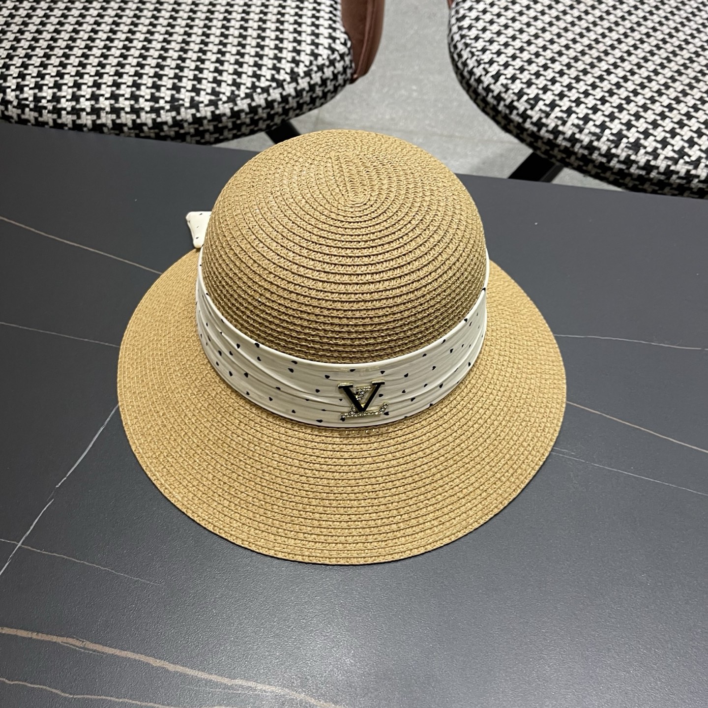 LV 路易威登新款遮阳草帽沙滩风格，简约大方，新款帽型超美腻，出门必带