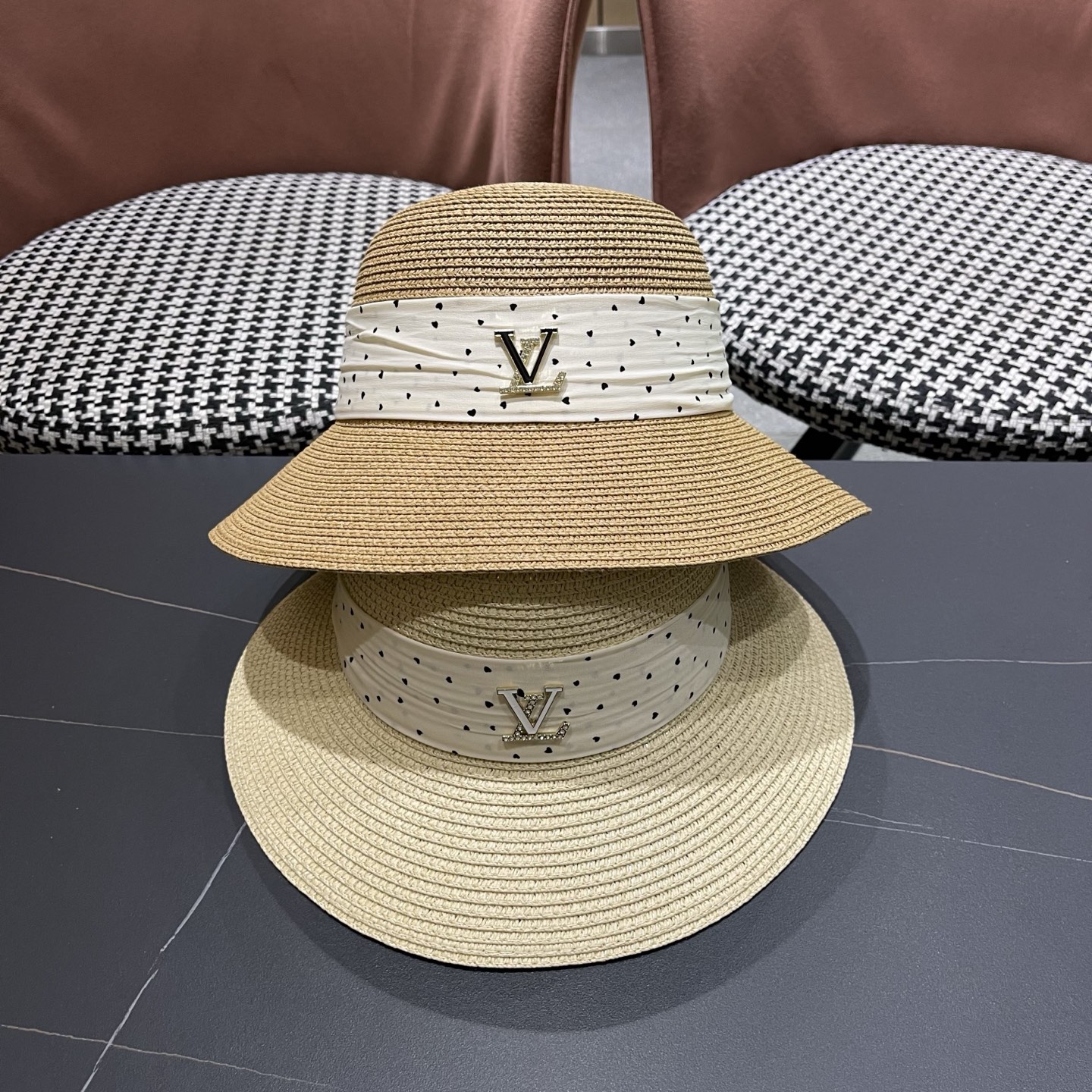 LV 路易威登新款遮阳草帽沙滩风格，简约大方，新款帽型超美腻，出门必带