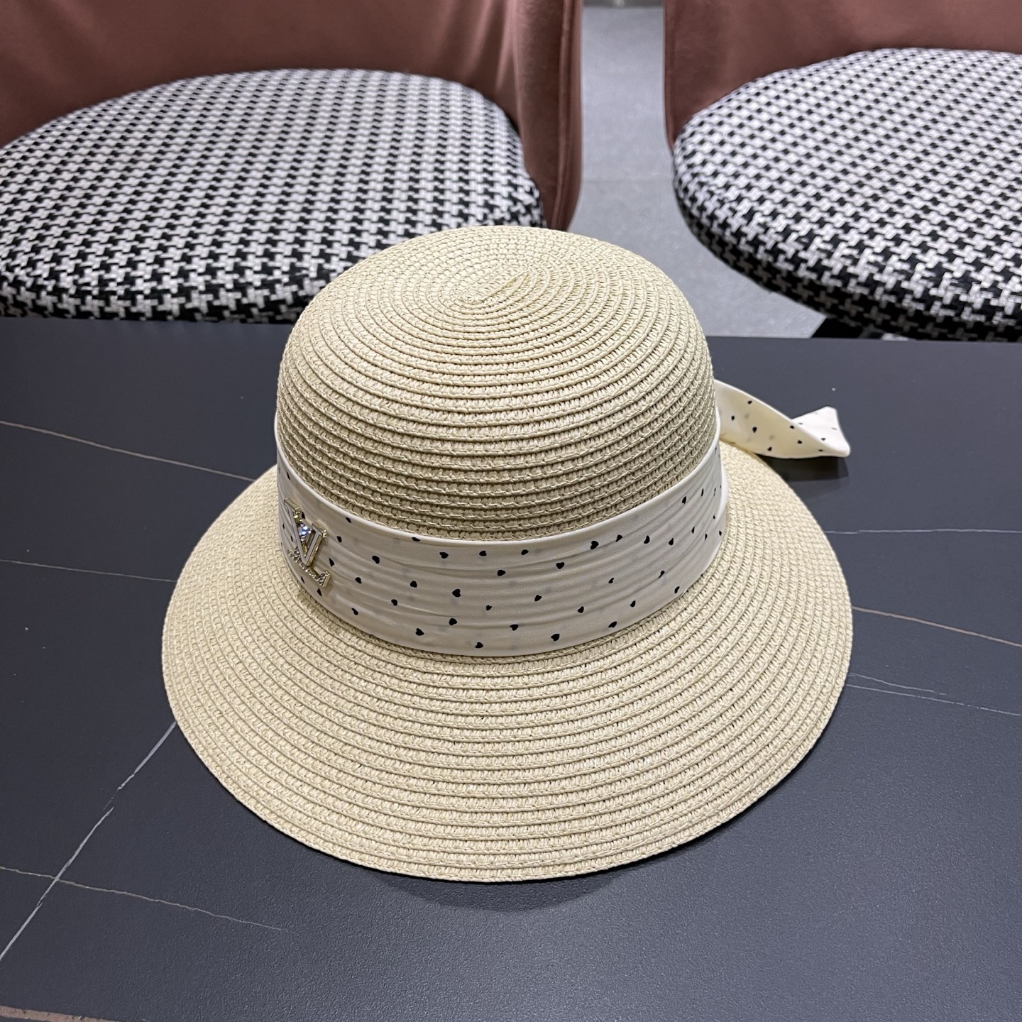 LV 路易威登新款遮阳草帽沙滩风格，简约大方，新款帽型超美腻，出门必带