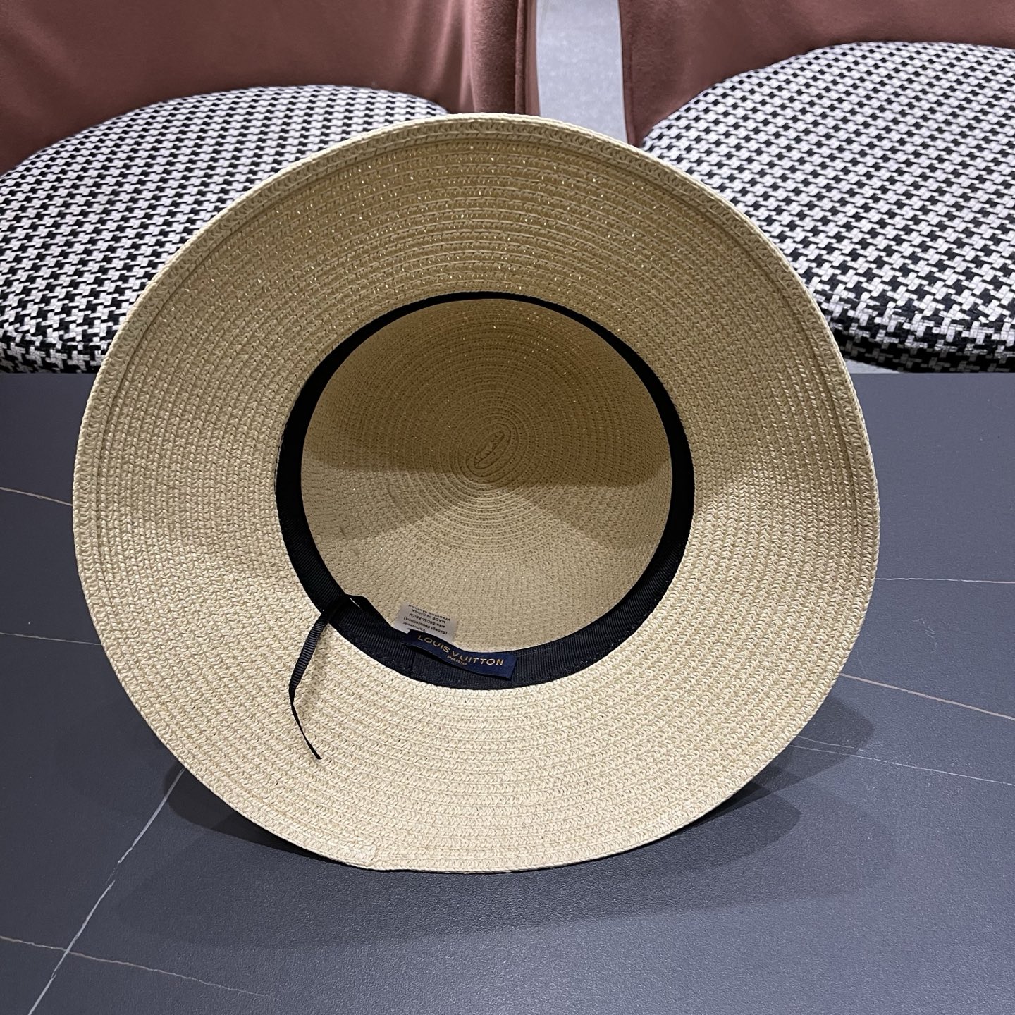 LV 路易威登新款遮阳草帽沙滩风格，简约大方，新款帽型超美腻，出门必带