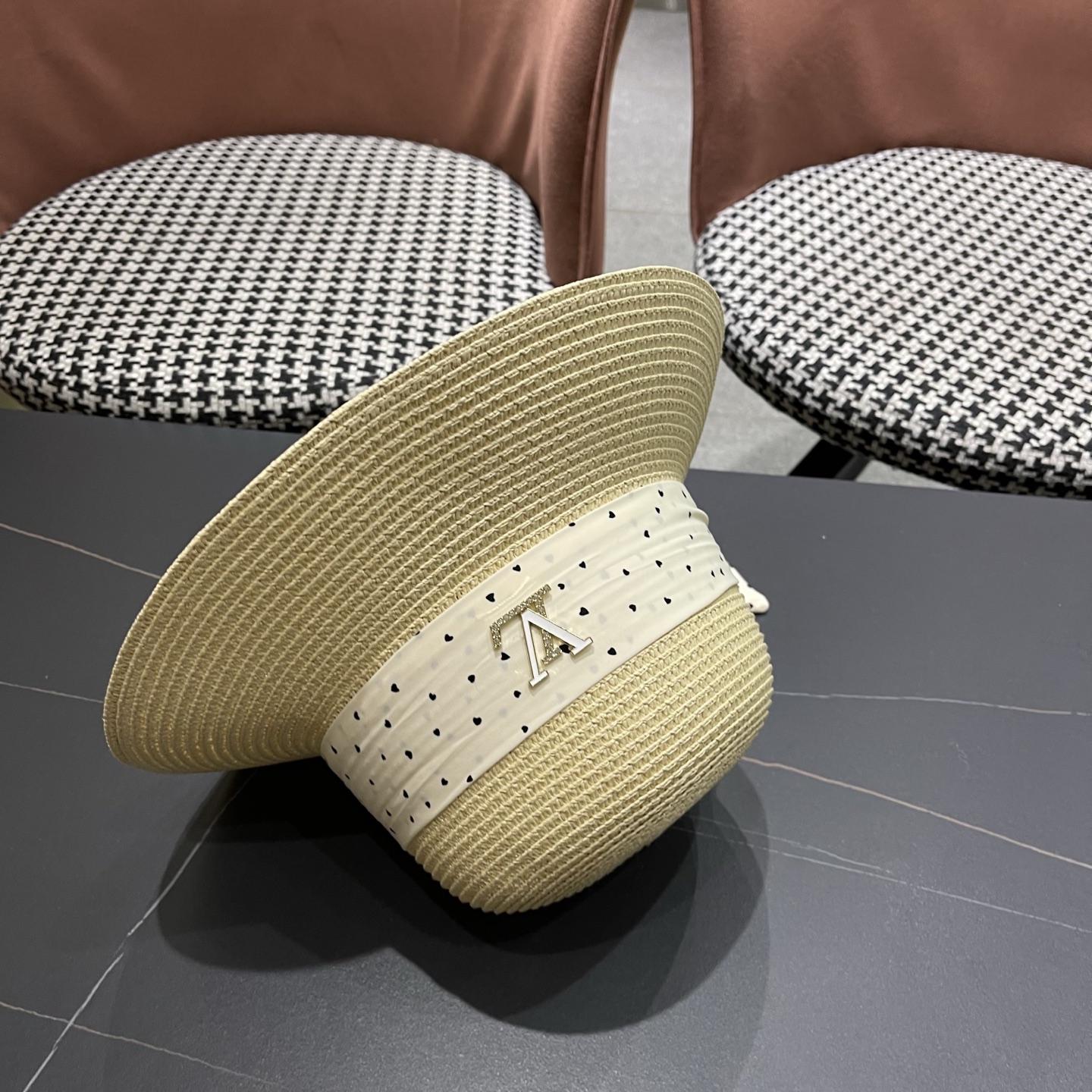 LV 路易威登新款遮阳草帽沙滩风格，简约大方，新款帽型超美腻，出门必带