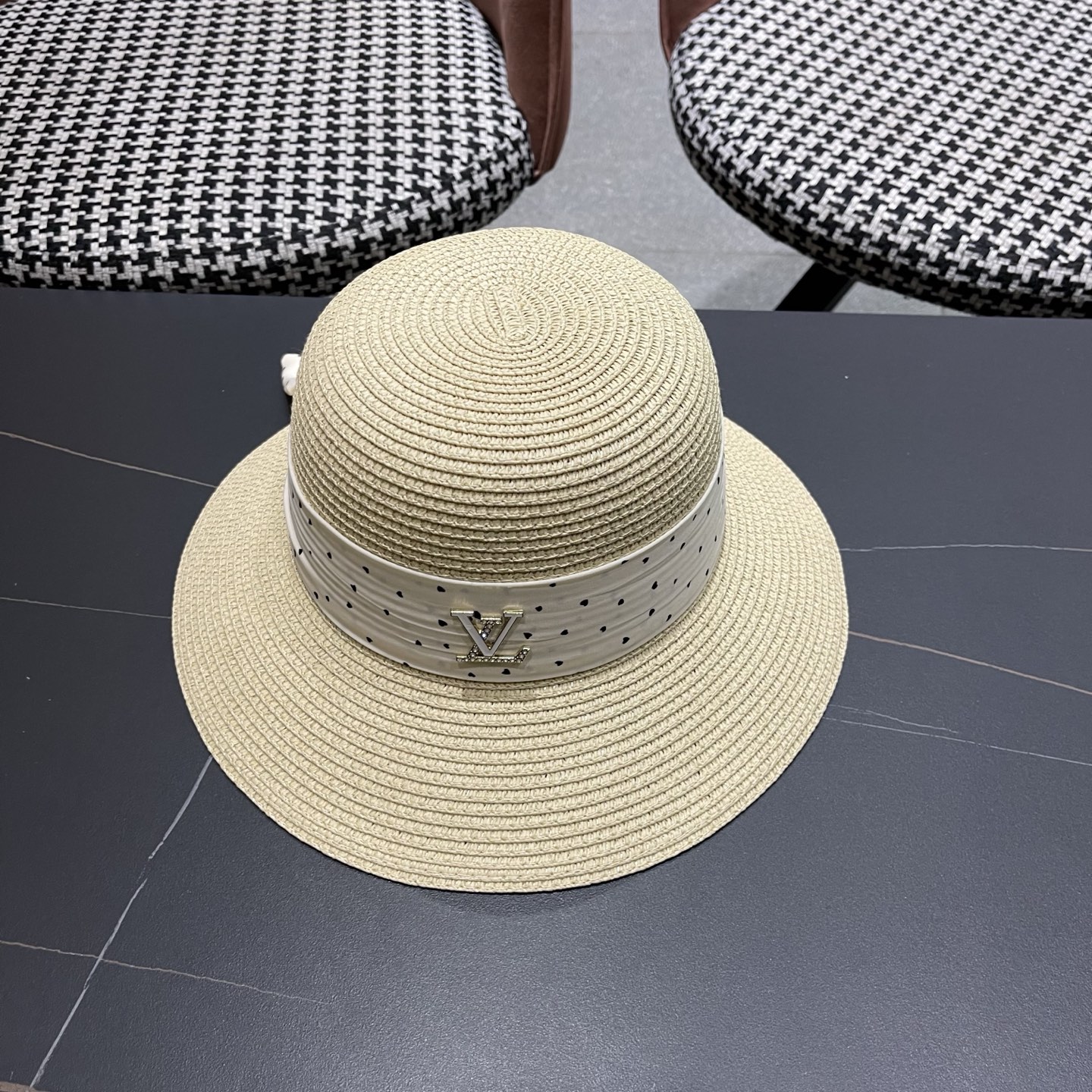 LV 路易威登新款遮阳草帽沙滩风格，简约大方，新款帽型超美腻，出门必带