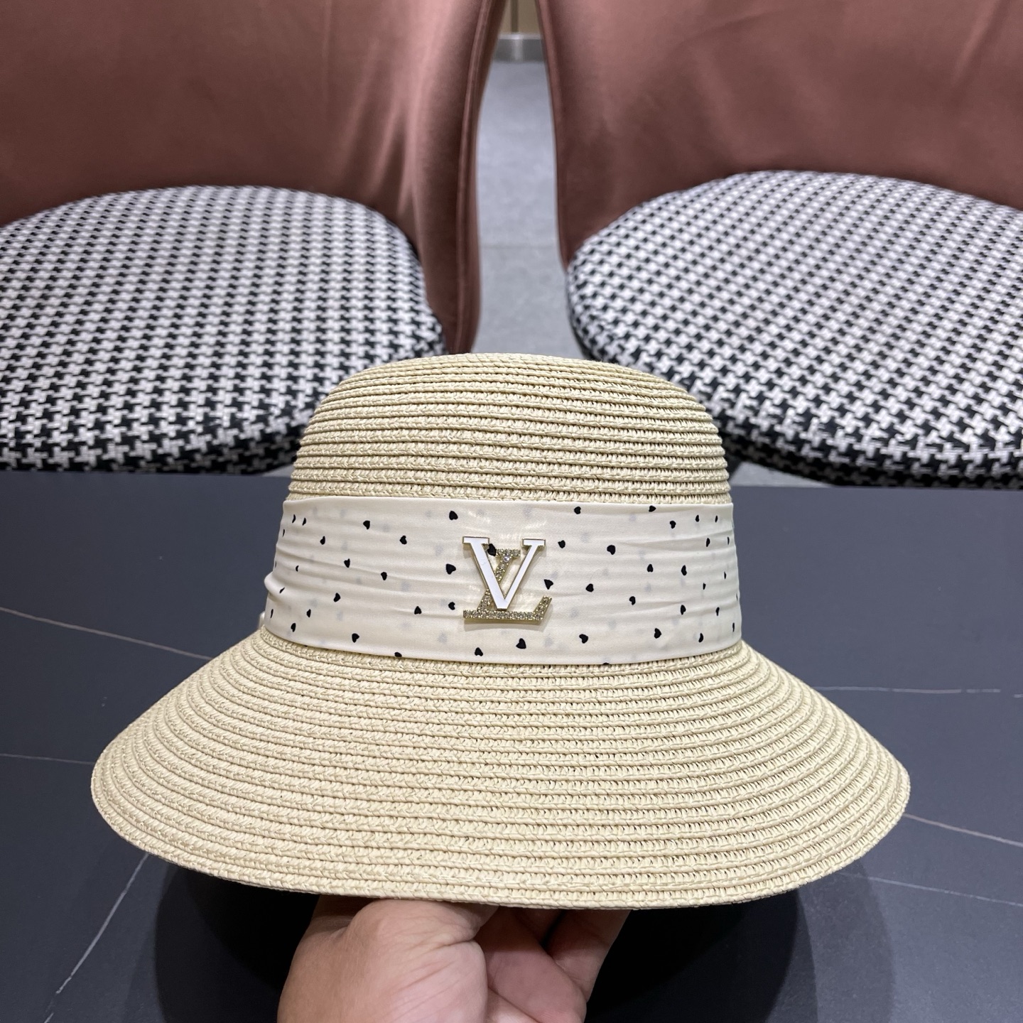 LV 路易威登新款遮阳草帽沙滩风格，简约大方，新款帽型超美腻，出门必带
