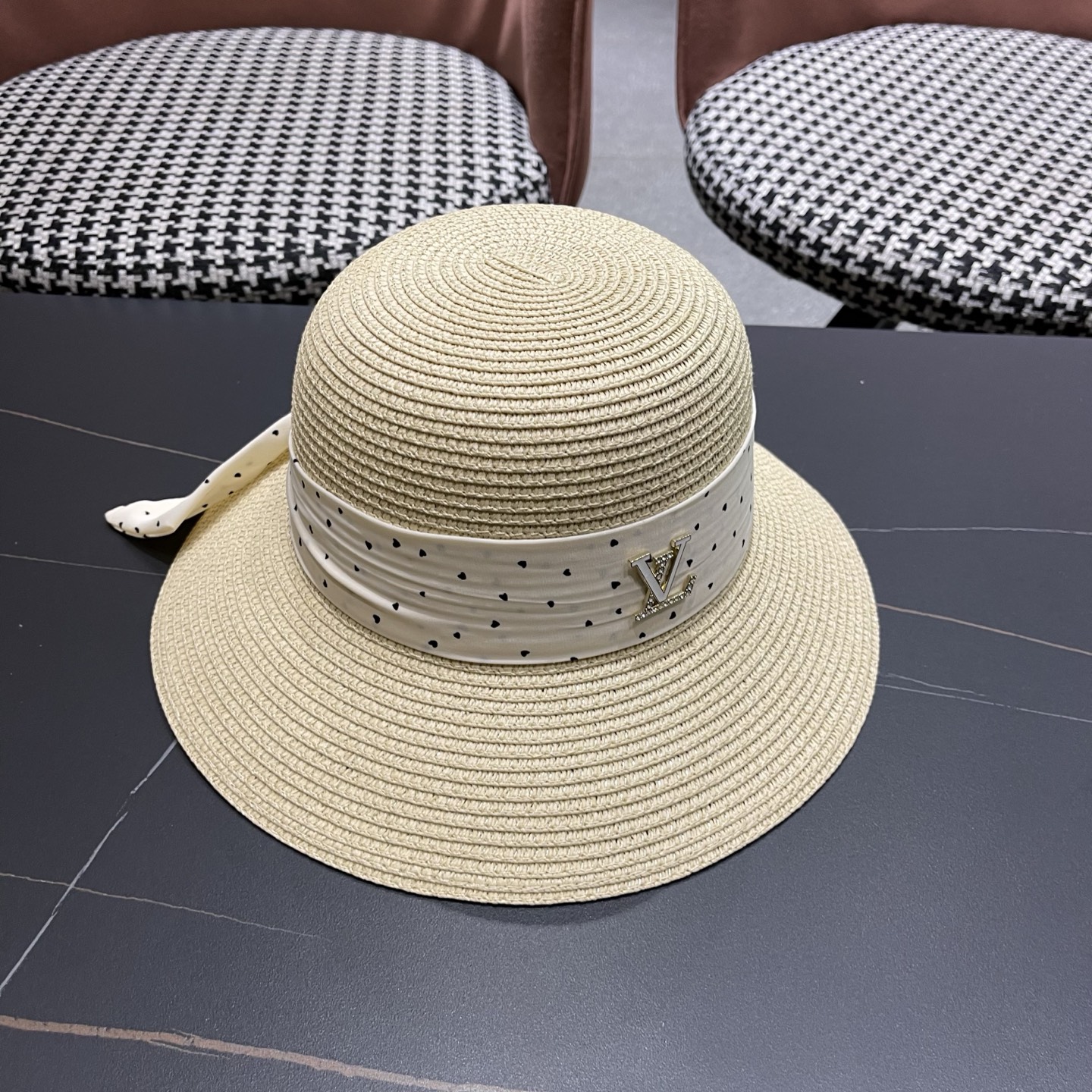 LV 路易威登新款遮阳草帽沙滩风格，简约大方，新款帽型超美腻，出门必带