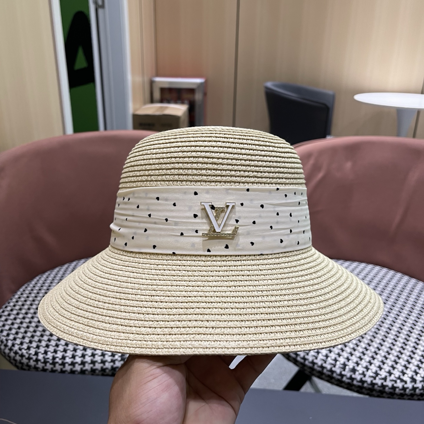 LV 路易威登新款遮阳草帽沙滩风格，简约大方，新款帽型超美腻，出门必带