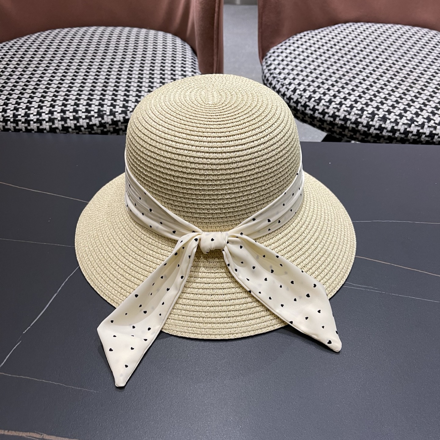 LV 路易威登新款遮阳草帽沙滩风格，简约大方，新款帽型超美腻，出门必带