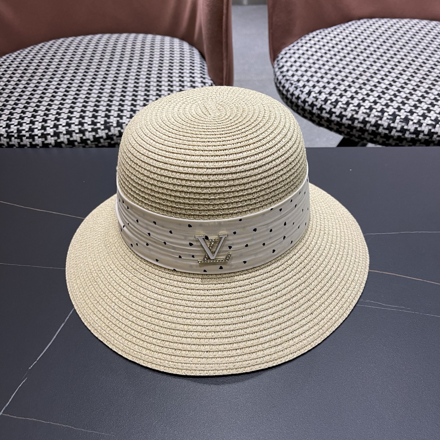 LV 路易威登新款遮阳草帽沙滩风格，简约大方，新款帽型超美腻，出门必带