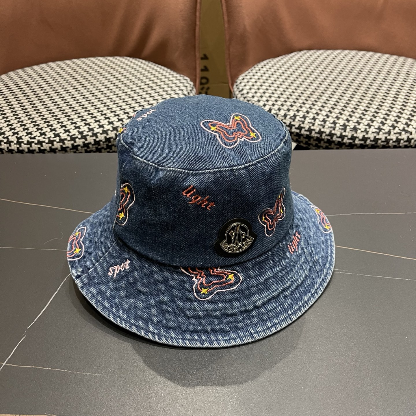 Moncler蒙口新款牛仔渔夫帽，经典流行款，质量超赞，