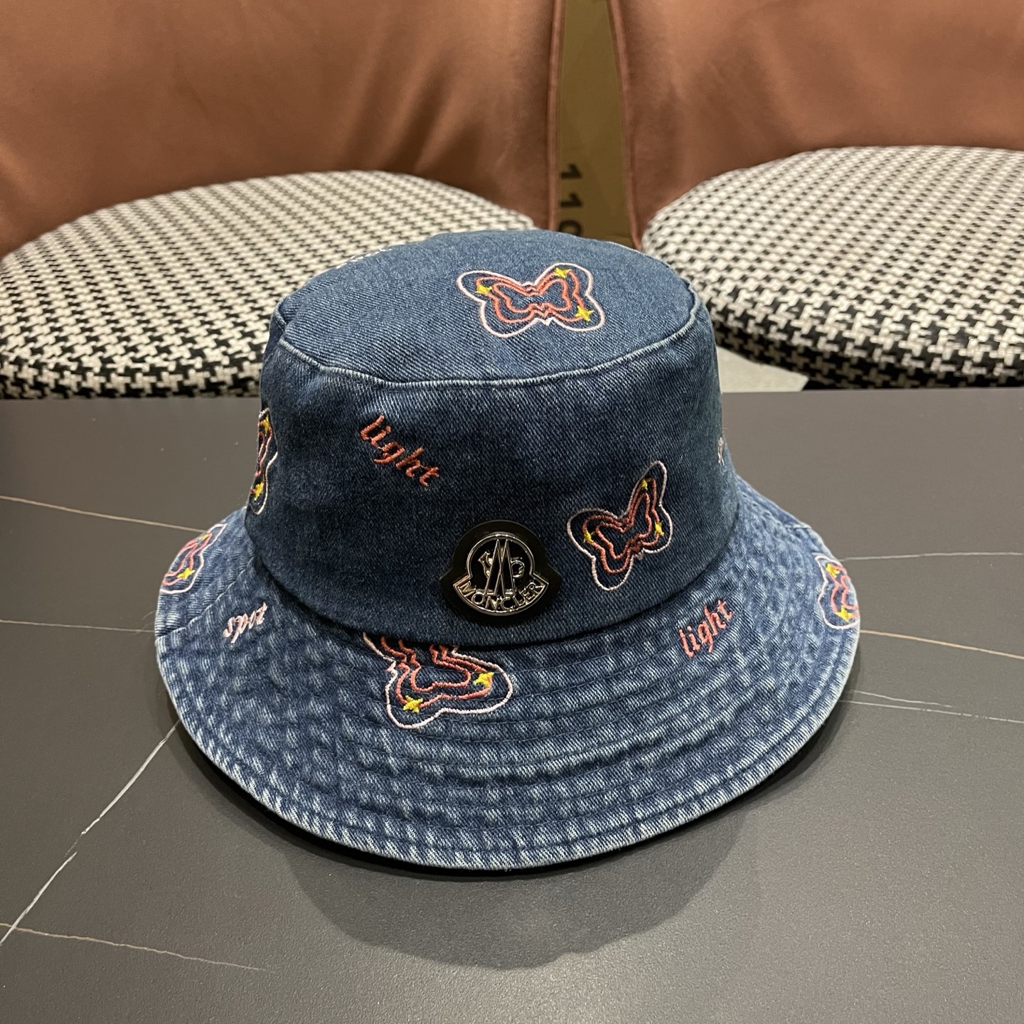 Moncler蒙口新款牛仔渔夫帽，经典流行款，质量超赞，