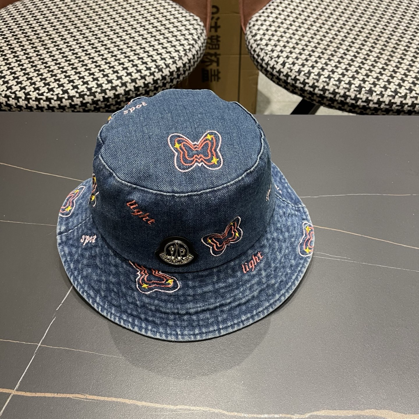 Moncler蒙口新款牛仔渔夫帽，经典流行款，质量超赞，