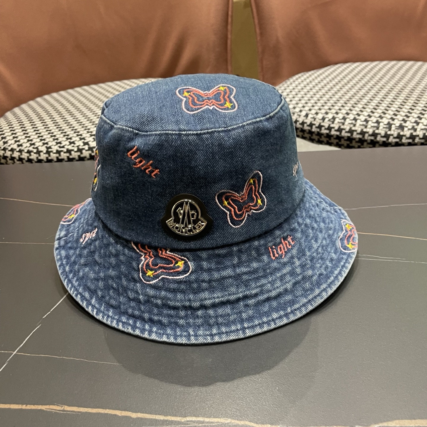 Moncler蒙口新款牛仔渔夫帽，经典流行款，质量超赞，