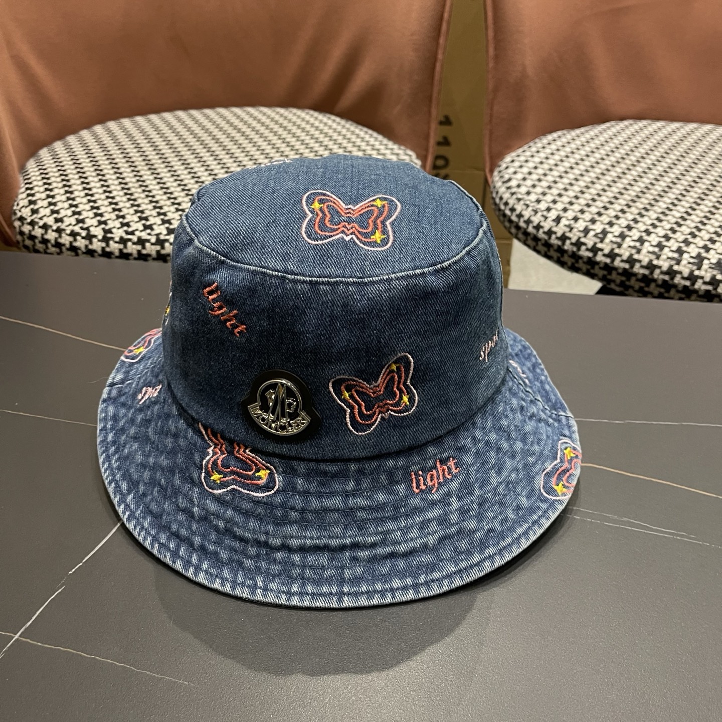 Moncler蒙口新款牛仔渔夫帽，经典流行款，质量超赞，