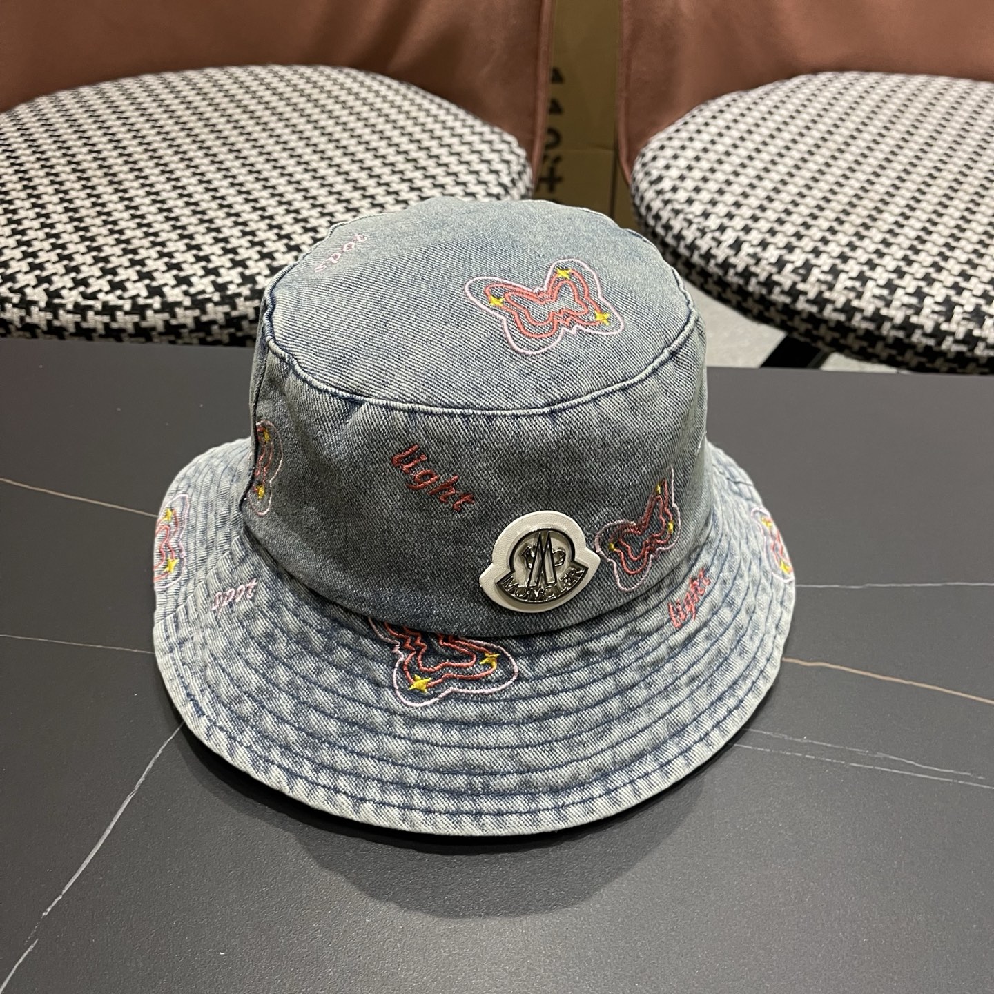 Moncler蒙口新款牛仔渔夫帽，经典流行款，质量超赞，